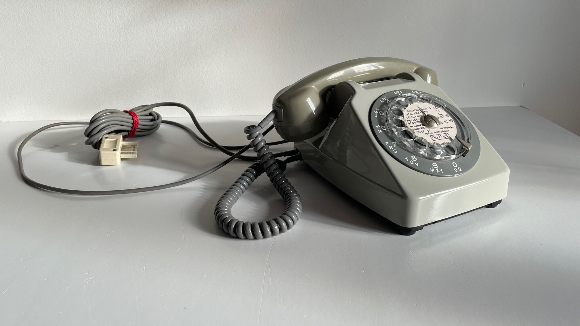 Telephone vintage gris p.t.t. paris