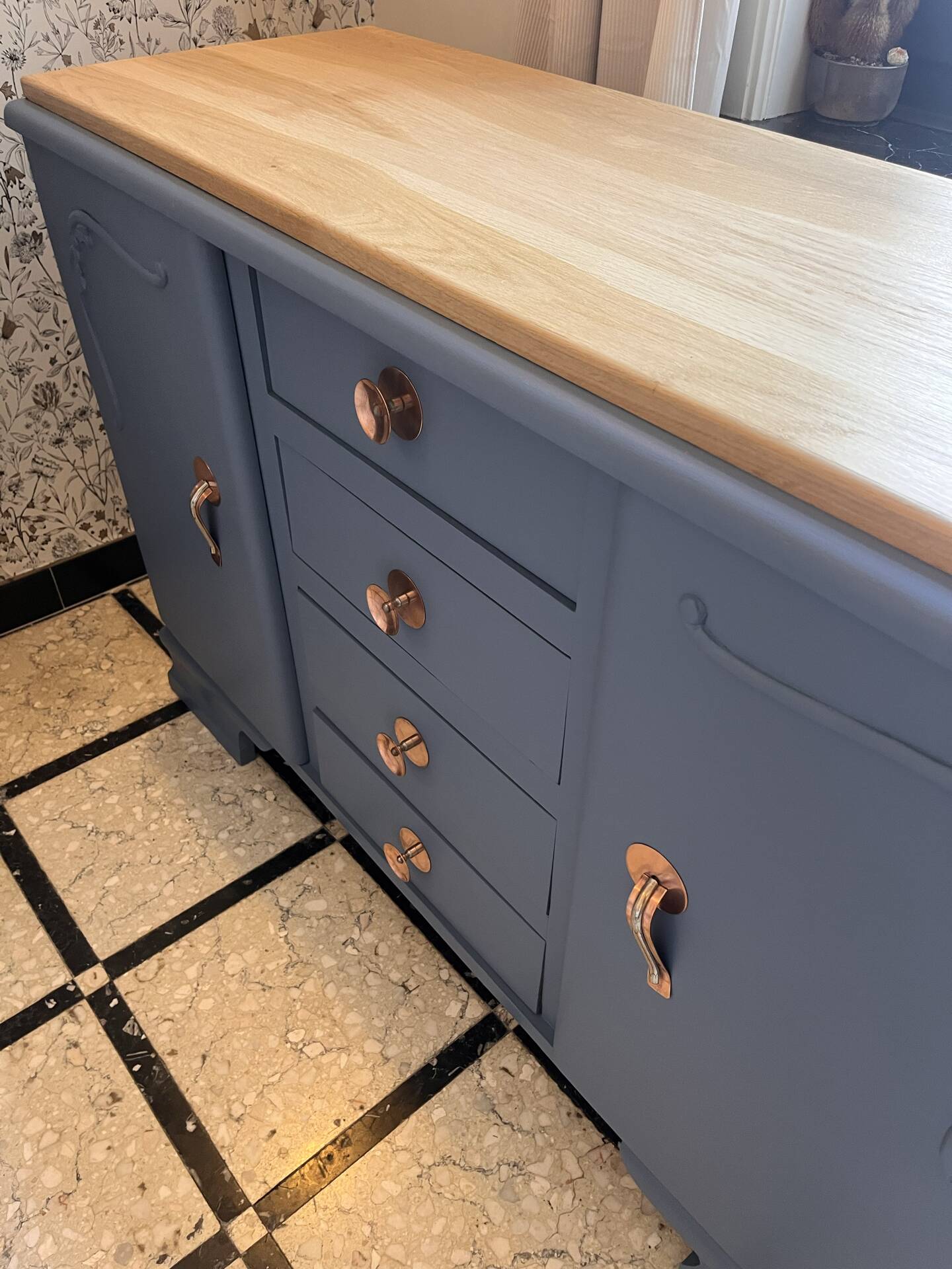 Vintage chest of drawers