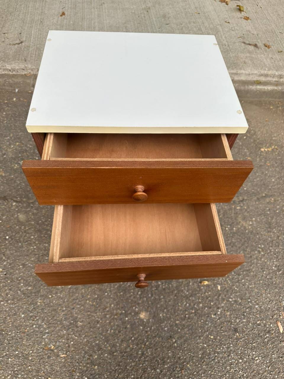 Scandinavian Mid-Century Modern chest of drawers with 6 mahogany and white wood drawers 19