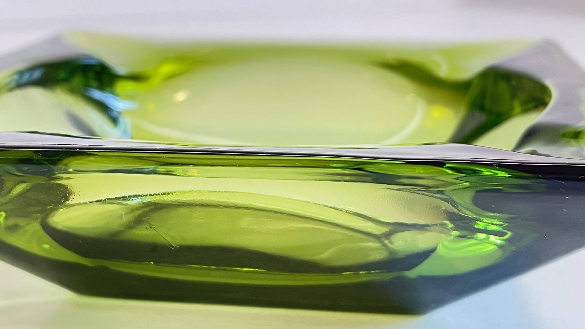 Cendrier, vide-poche en verre vintage