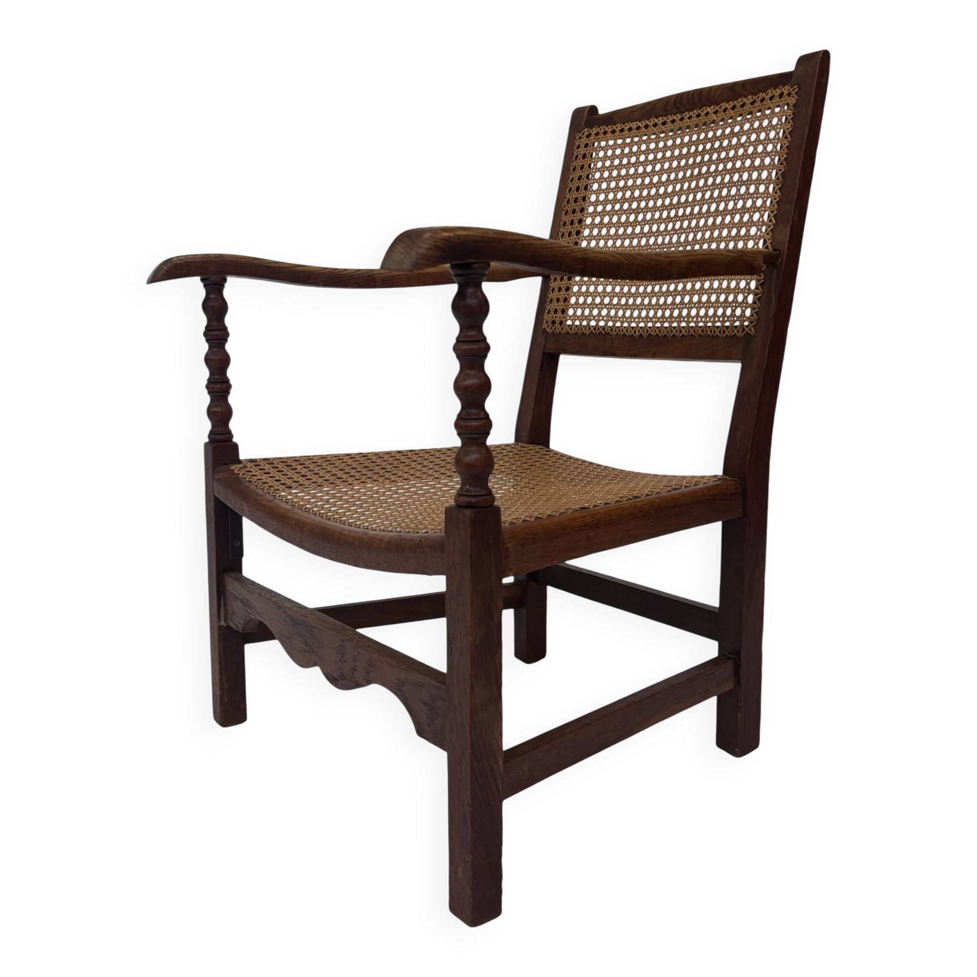 Fauteuil Art Déco en chêne tressé, design minimaliste.