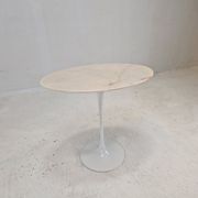 Oval marble side table by Eero Saarinen for Knoll