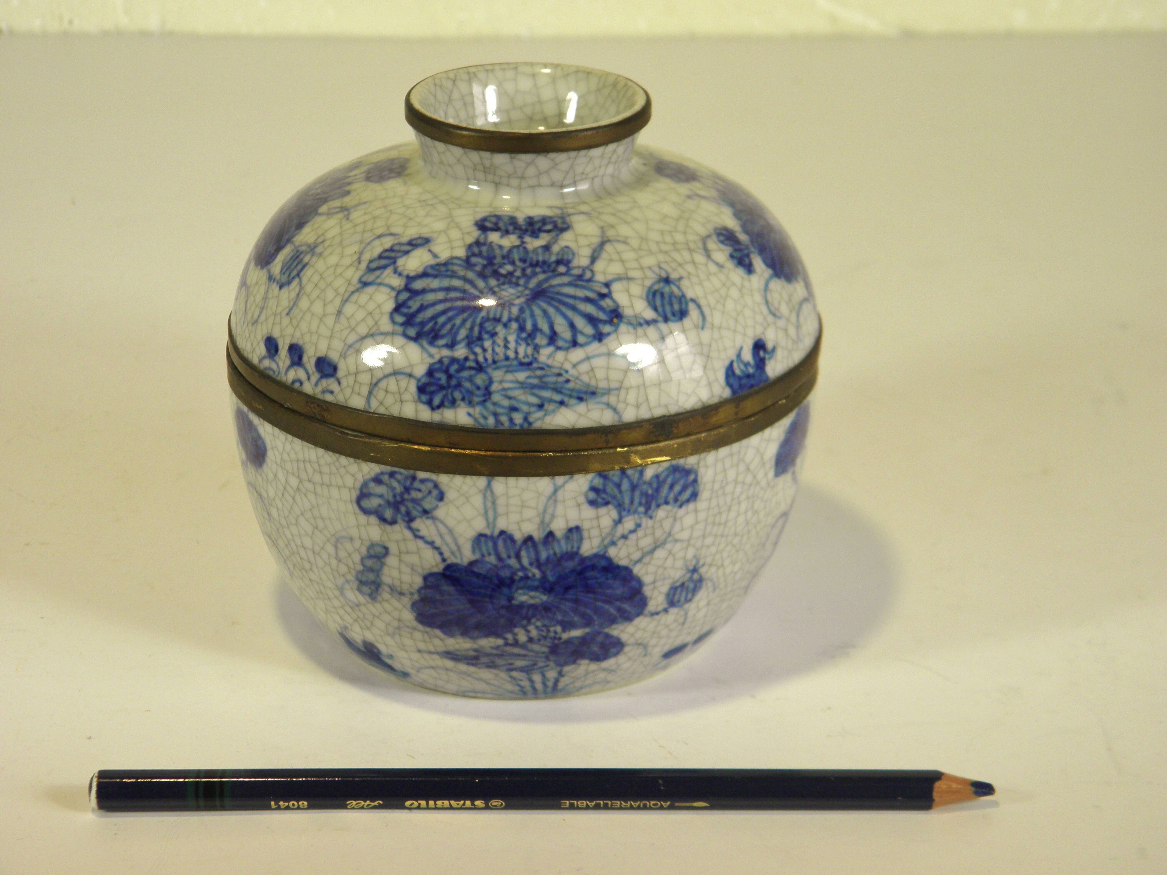 Cracked porcelain chinese pot