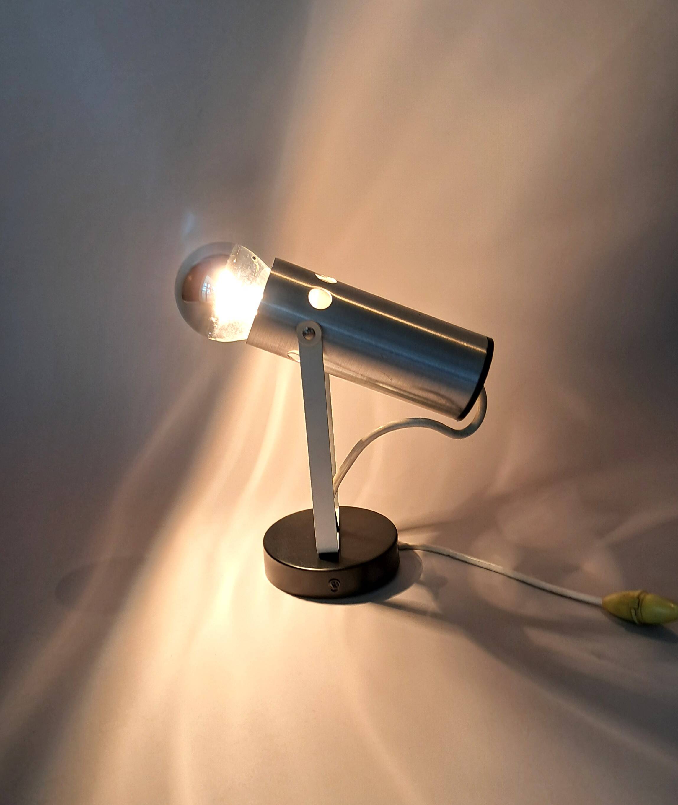 Modernist adjustable wall light in brushed aluminium, 1970s Vintage.