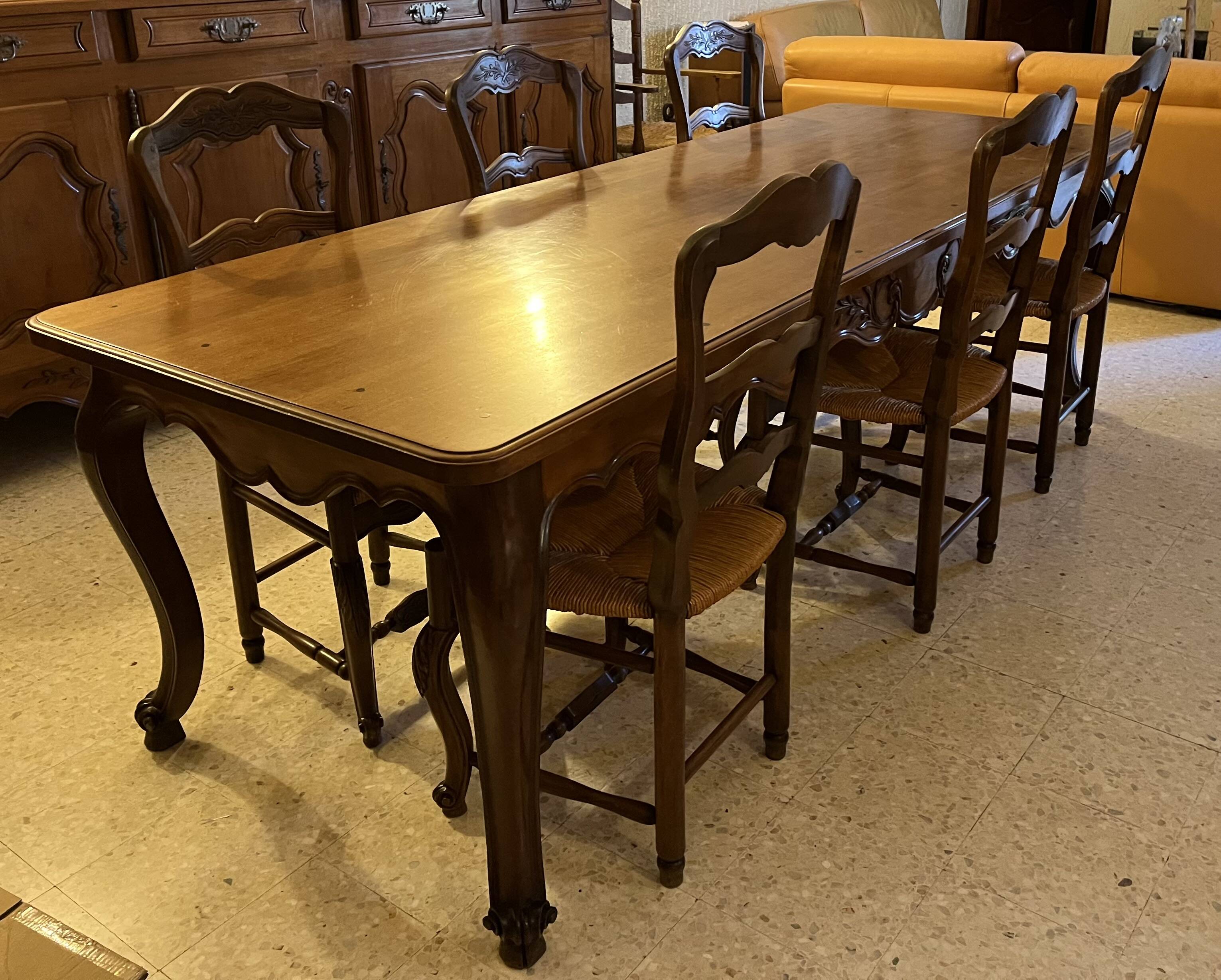 Dining room table and 6 chairs