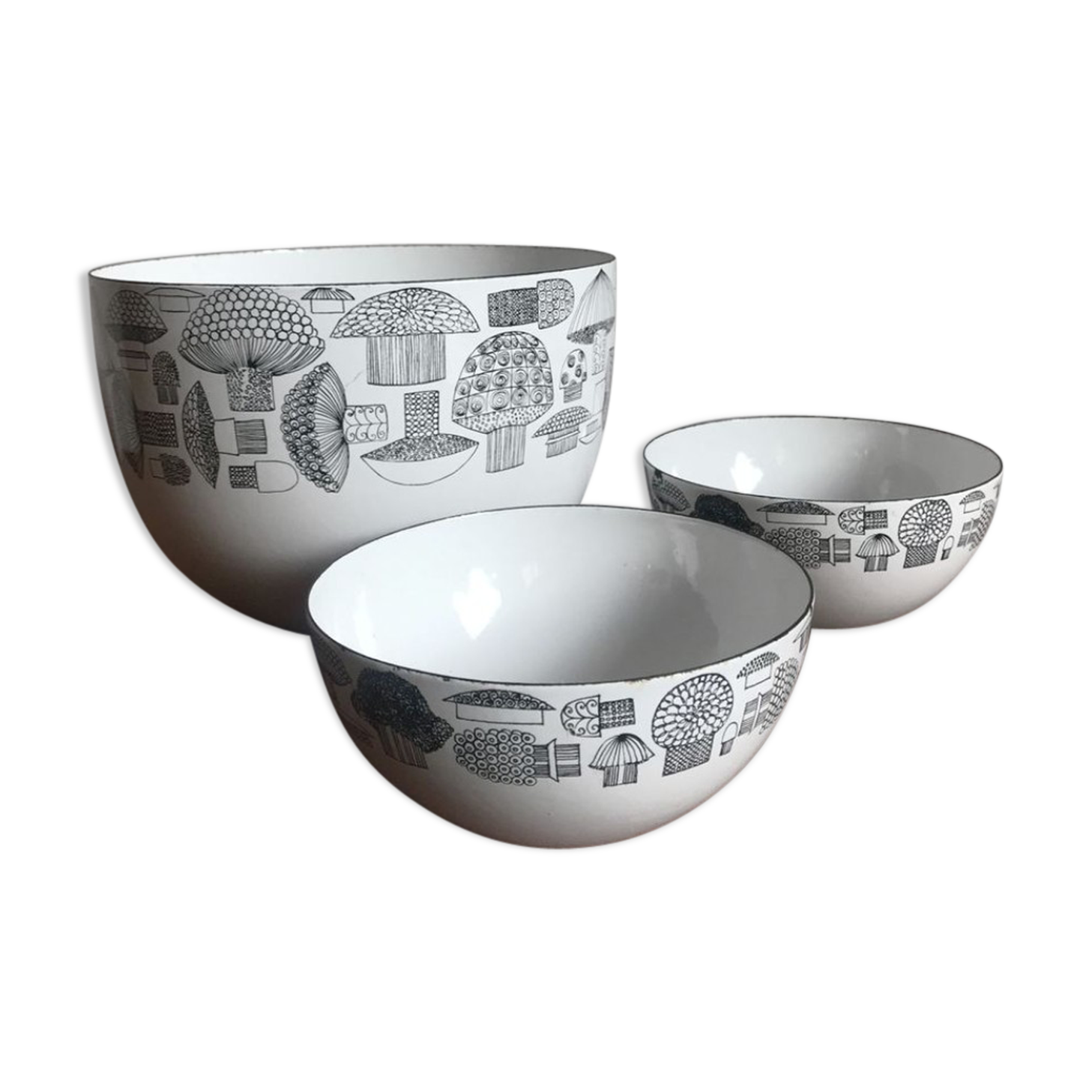 Enamelled metal bowls by Kaj Franck for Arabia 1950s