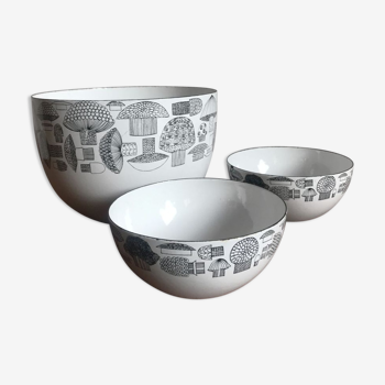 Enamelled metal bowls by Kaj Franck for Arabia 1950s