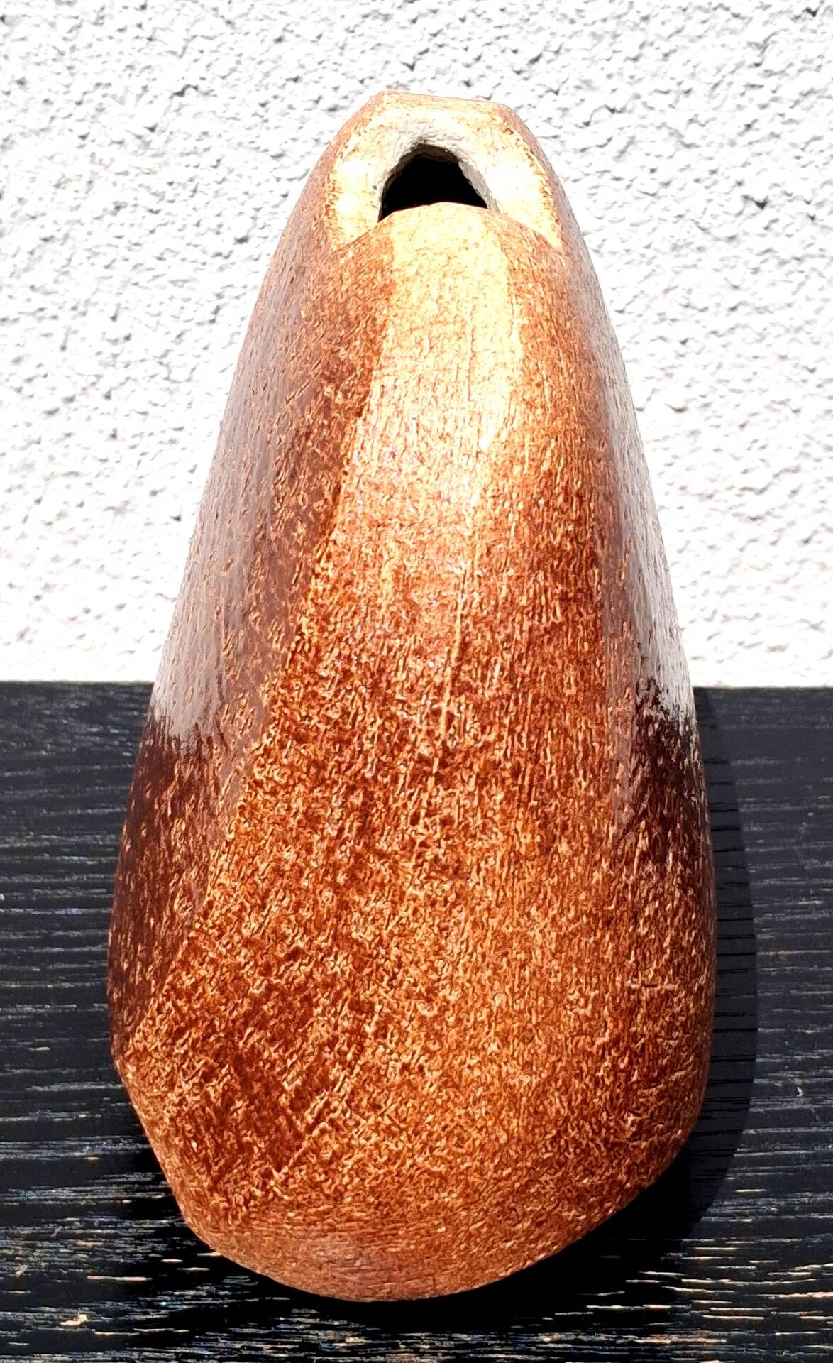 Vase en grés au design contemporain, signé à identifier, déco