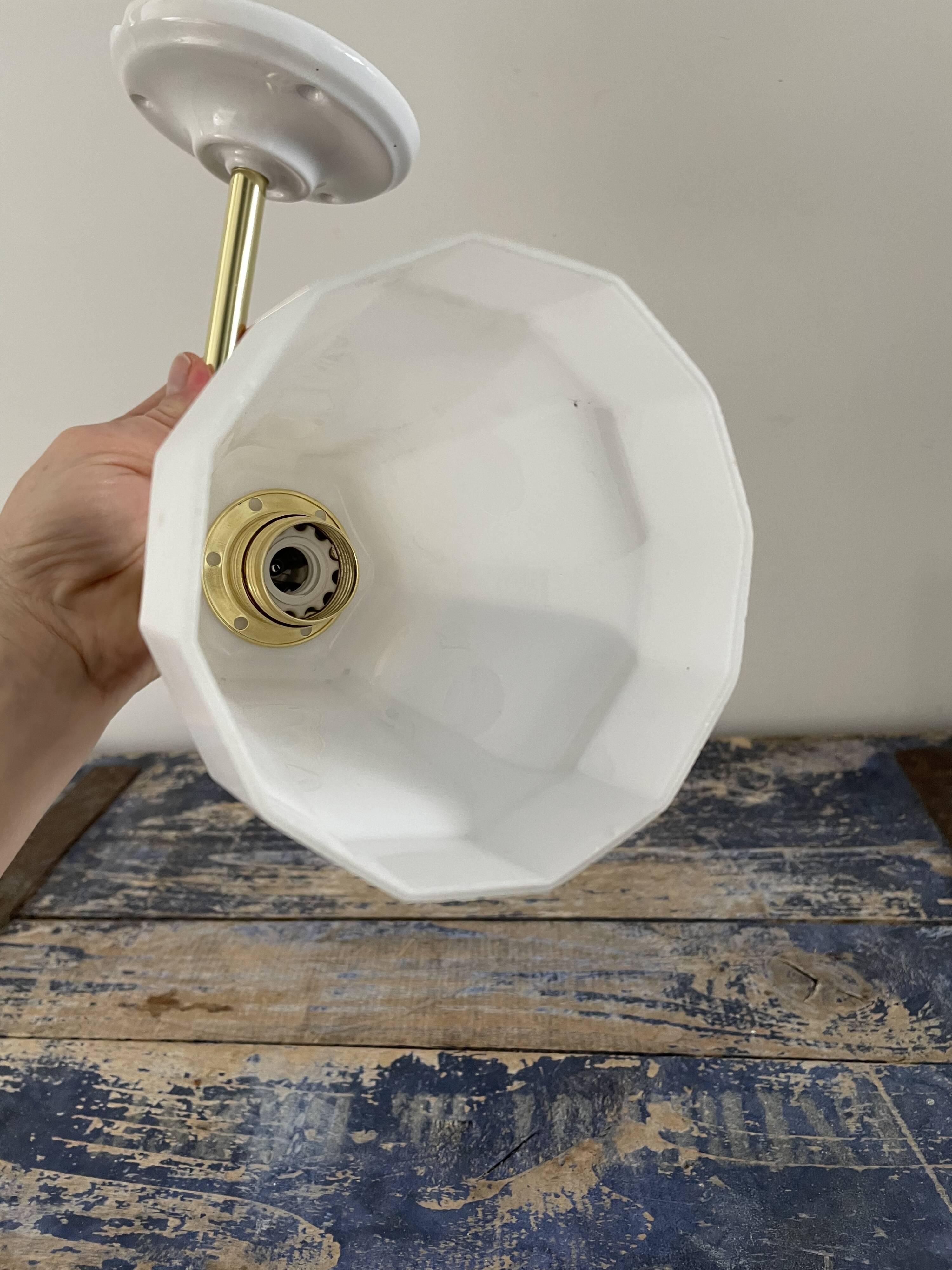 Wall lamp in white opaline and ceramic