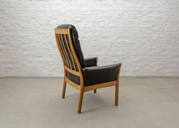 Fauteuil de salon scandinave en cuir marron chocolat G-Möbel, Suède, années 1960.