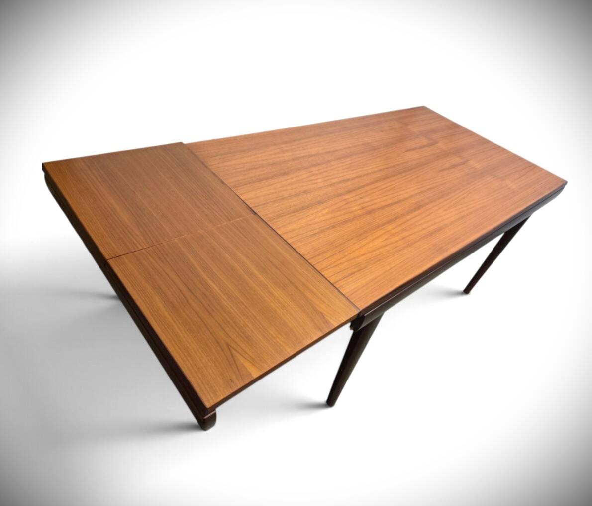 Table de salle à manger design scandinave mid-dentury