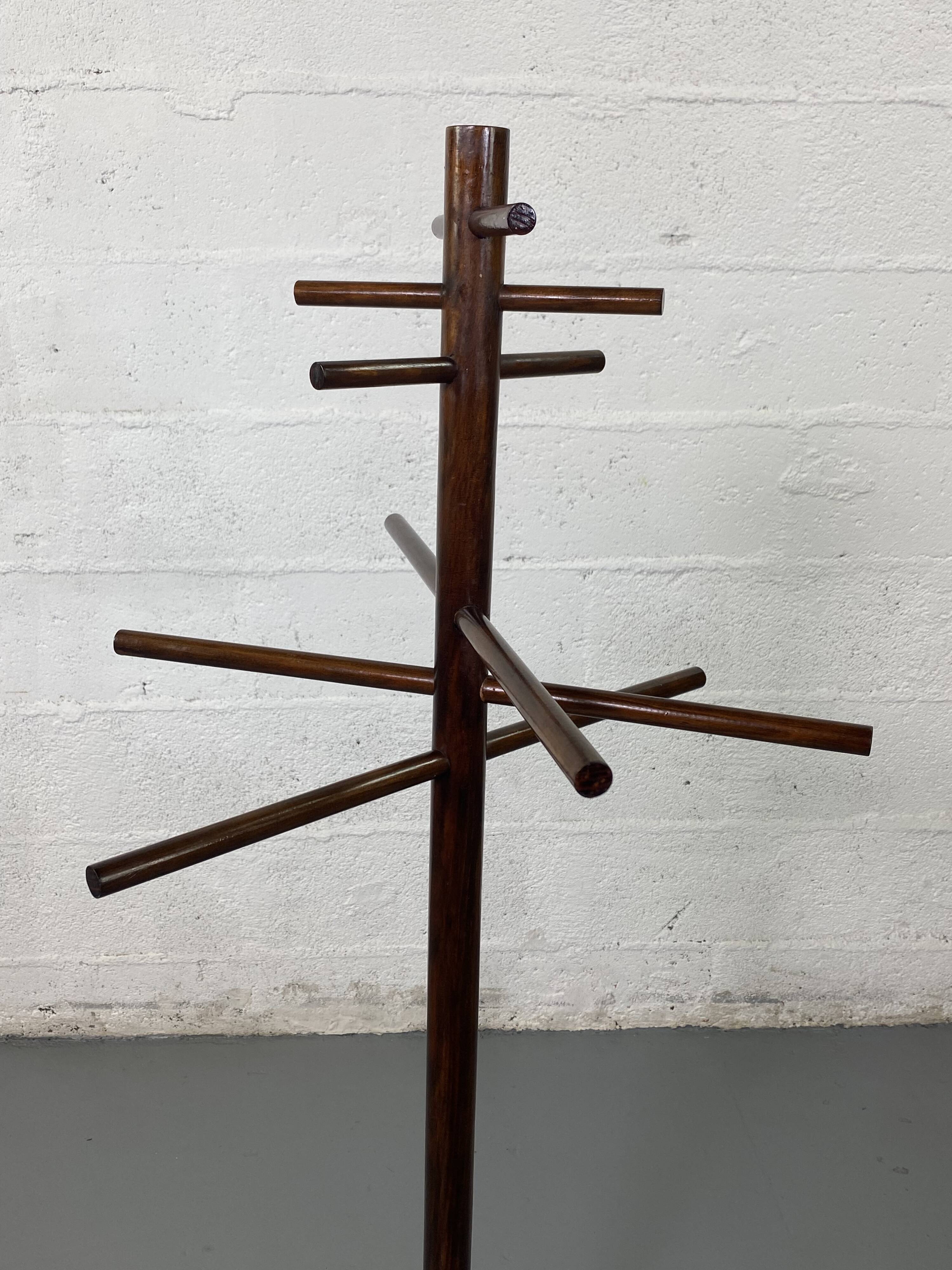 Porte manteau à pied ou valet de chambre