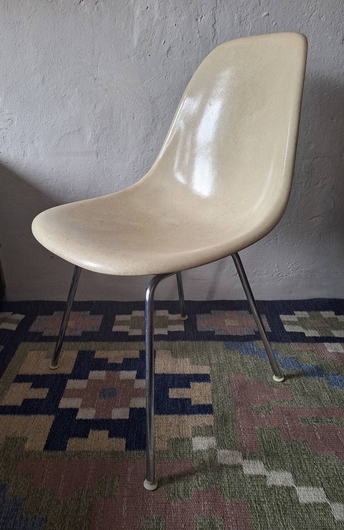 Early DSX fiberglass chair by Charles and Ray Eames for Herman Miller, 195