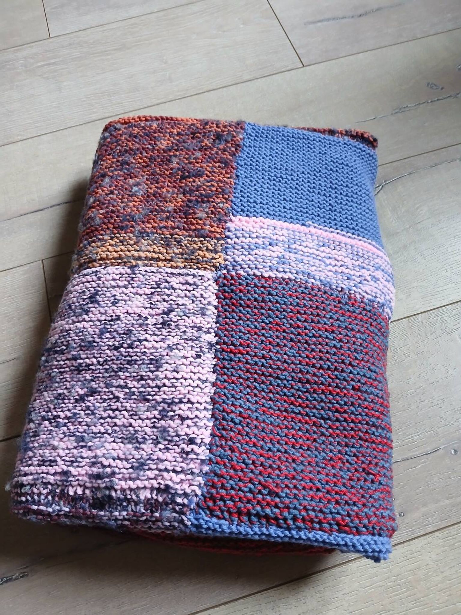 Plaid en patchwork tricoté main