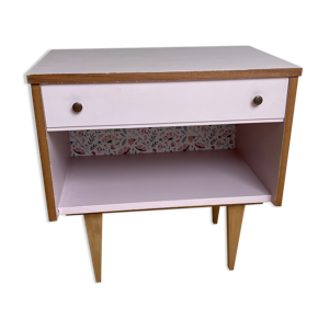 Table de chevet rose