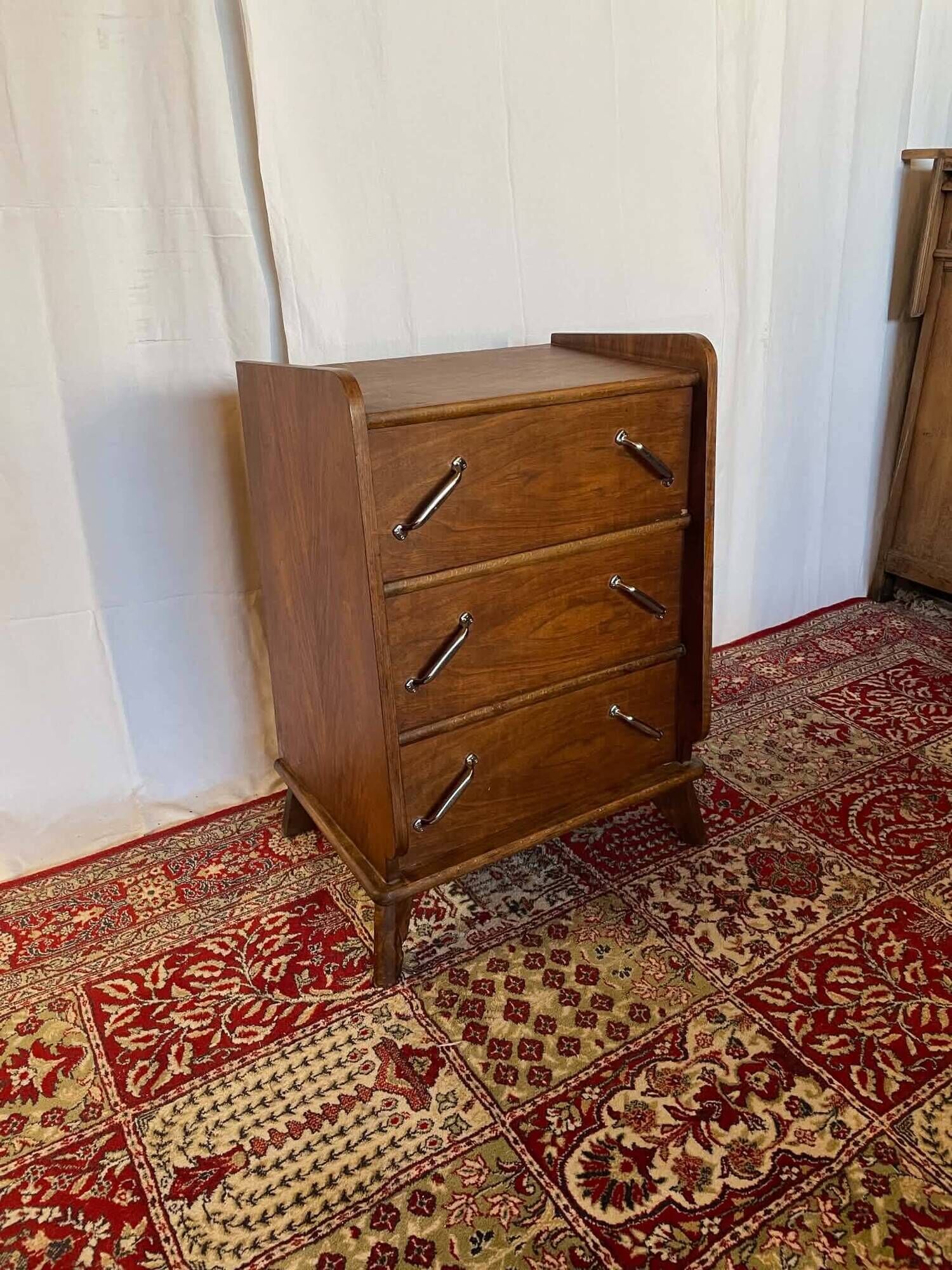 Small vintage chest of drawers in walnut and walnut veneer – 3 drawers