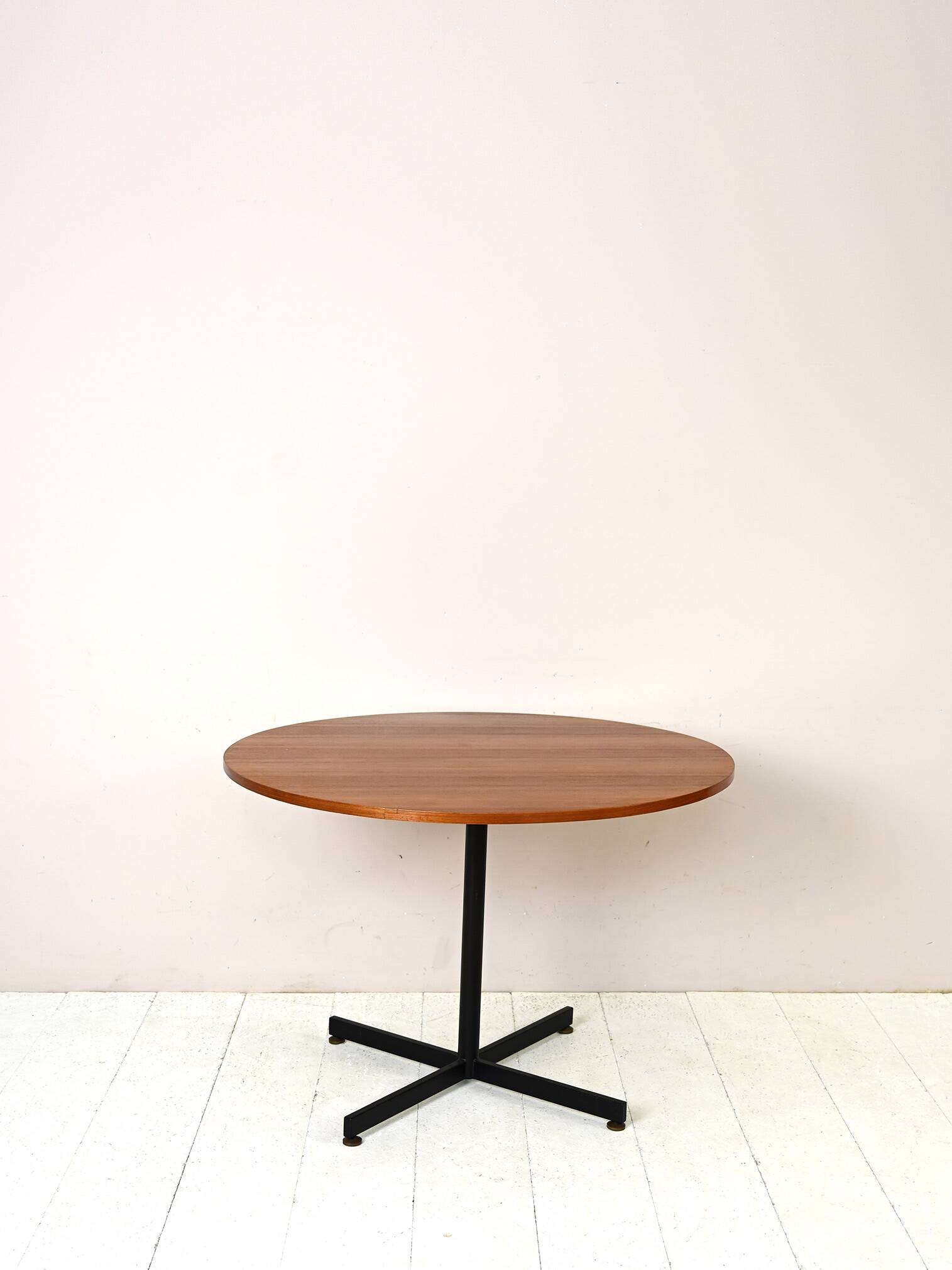 1960s round table
