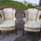 Paire de fauteuils de style Louis XVI à oreilles