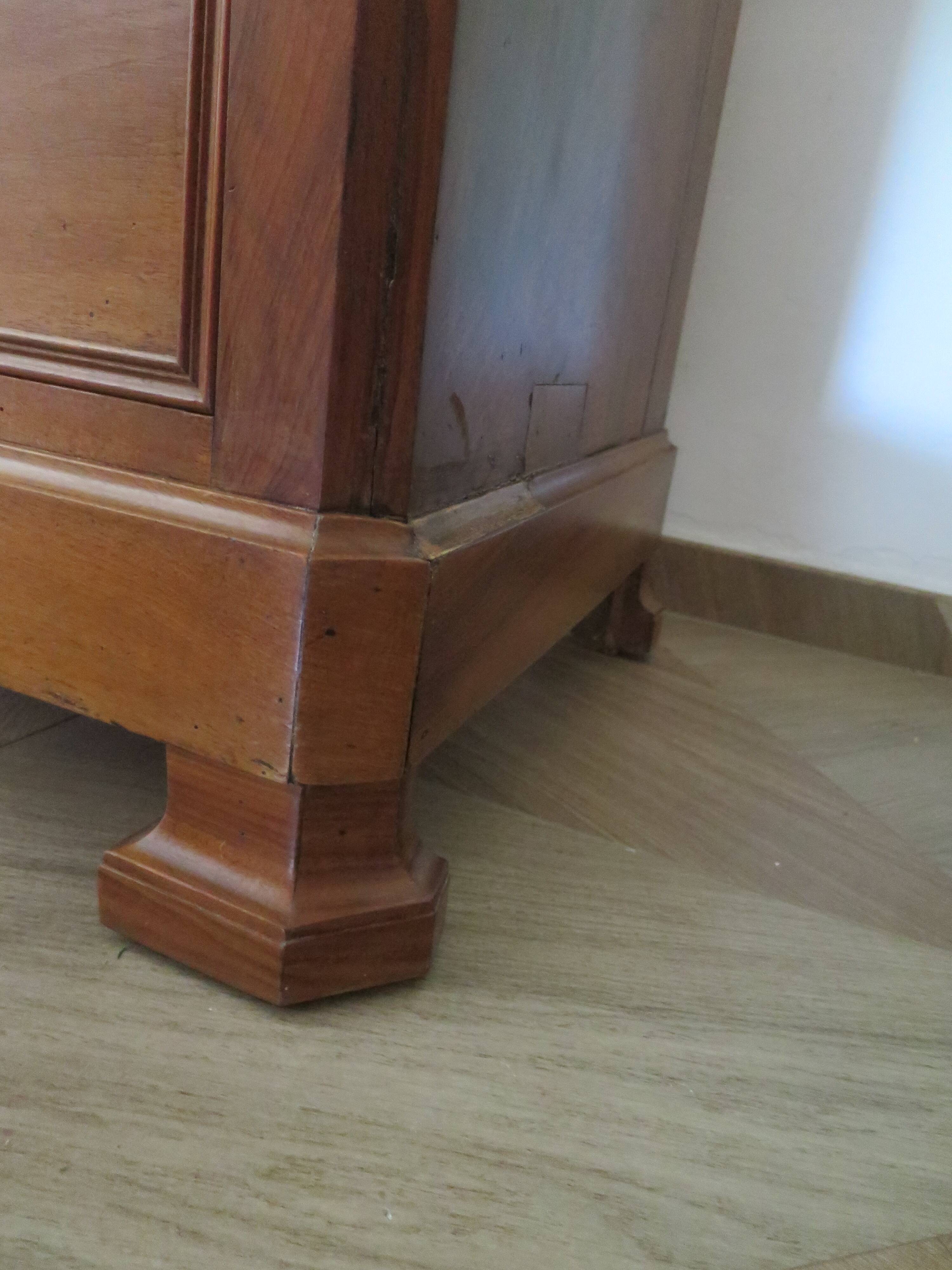 Rare - Pretty old chest of drawers with 4 drawers and 3 locks - In walnut - 1930