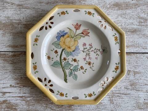 Antique plate with hand-painted floral decoration - 29 cm - yellow