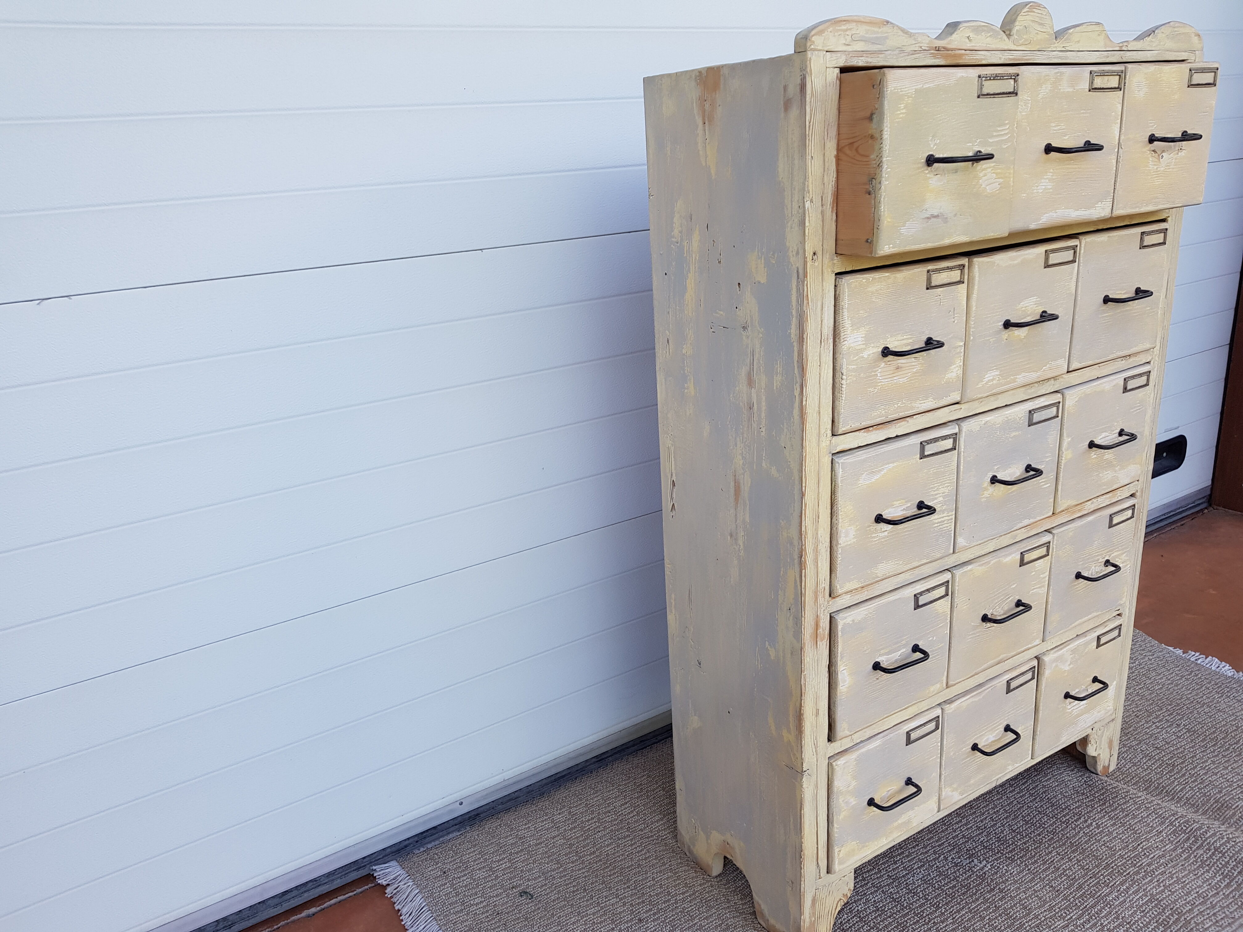 Old-trade furniture with "Grainetier" drawers