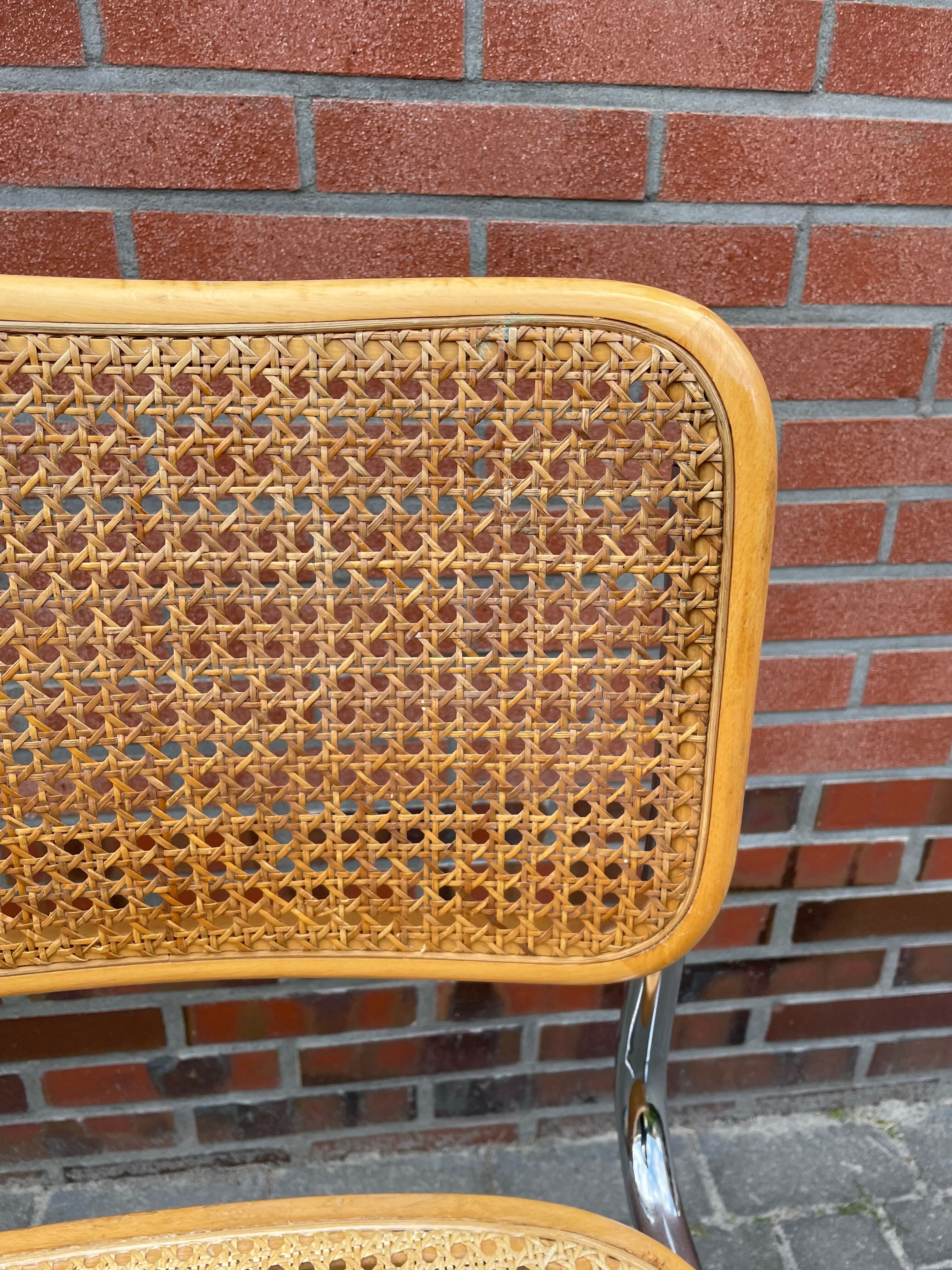 Ensemble de 4 Chaises vintage modèle Cesca B32 en chrome et bois