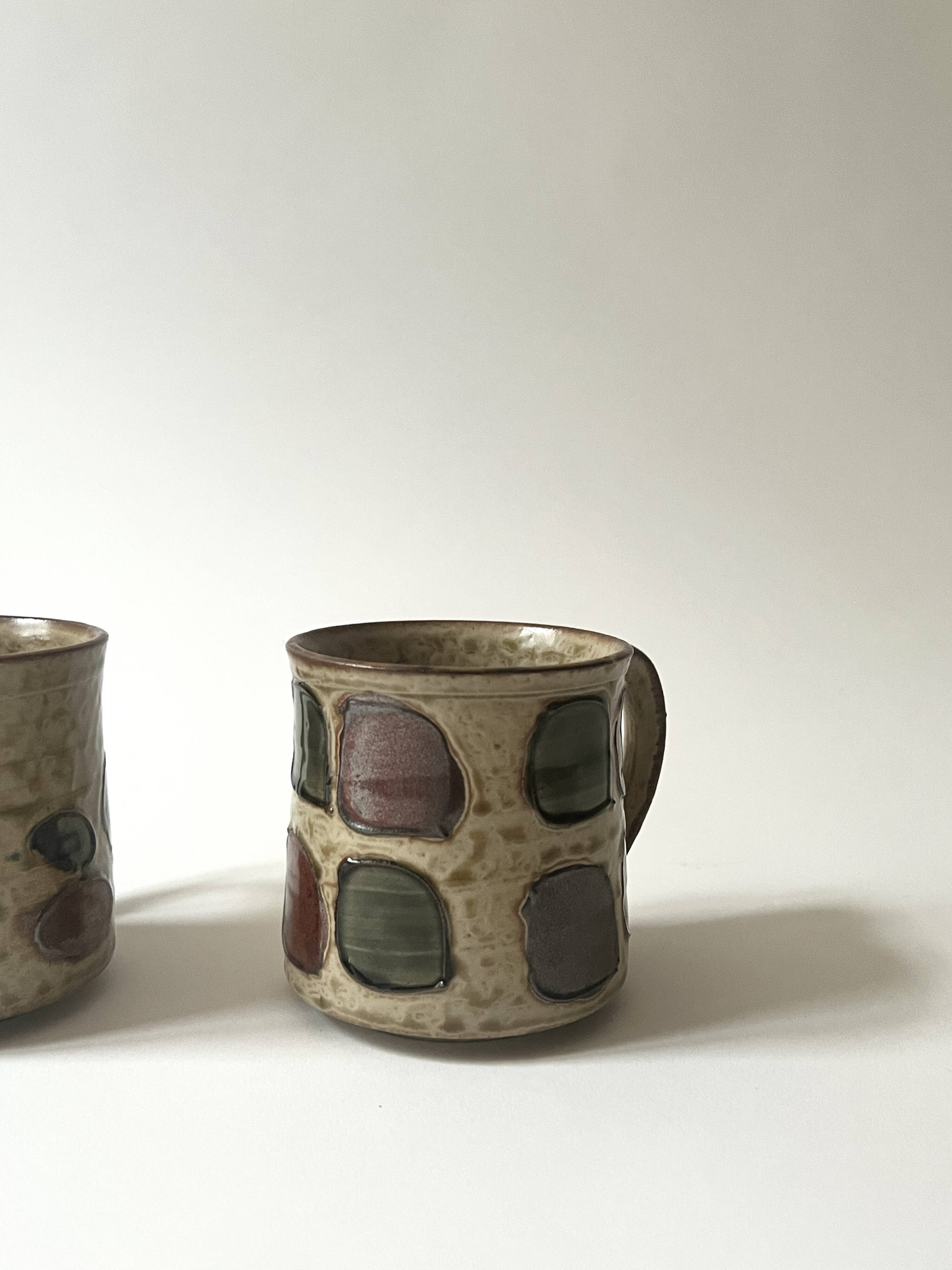 Set of 2 glazed ceramic coffee mugs from around 1970.
