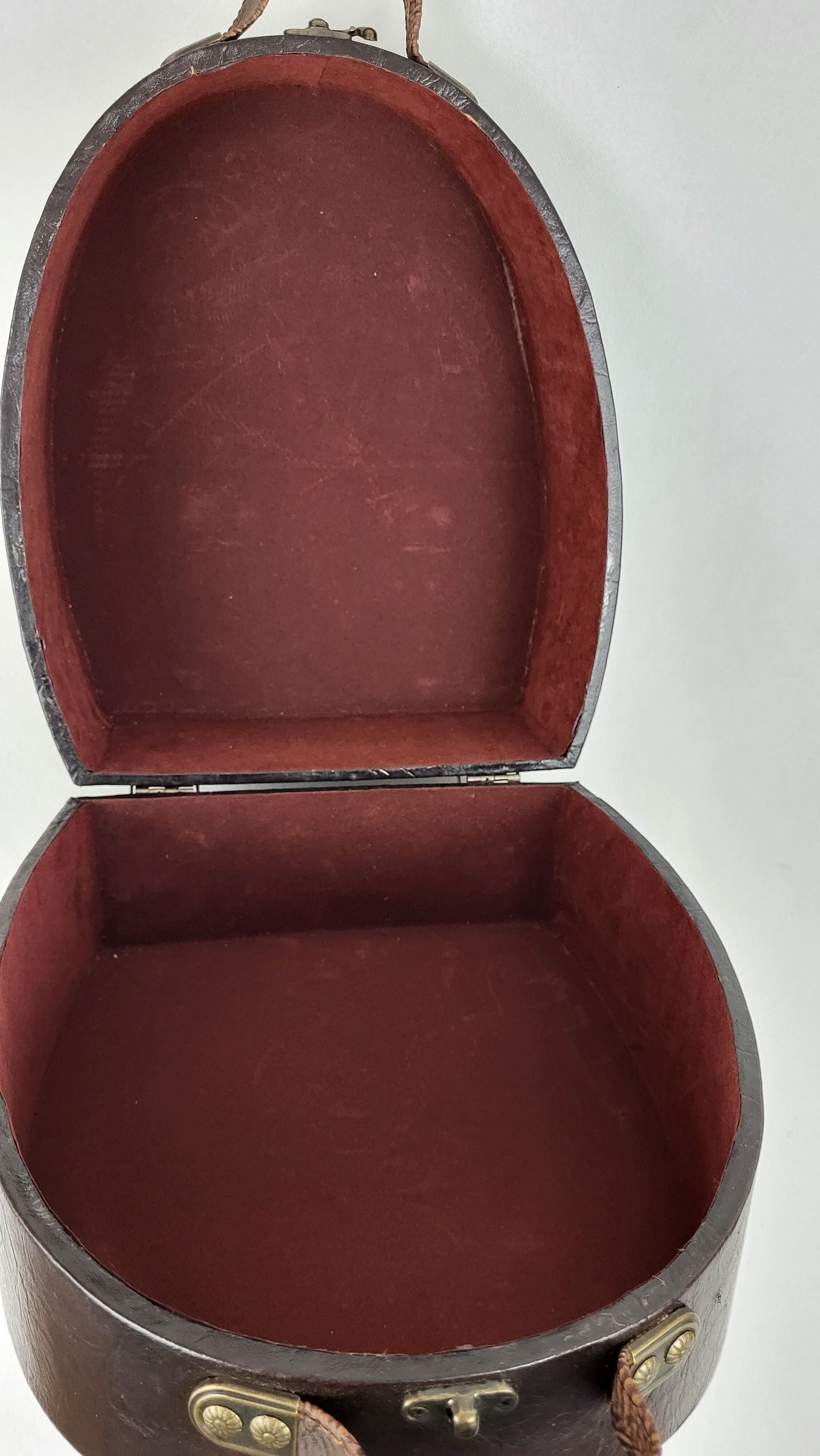 Storage box / suitcase