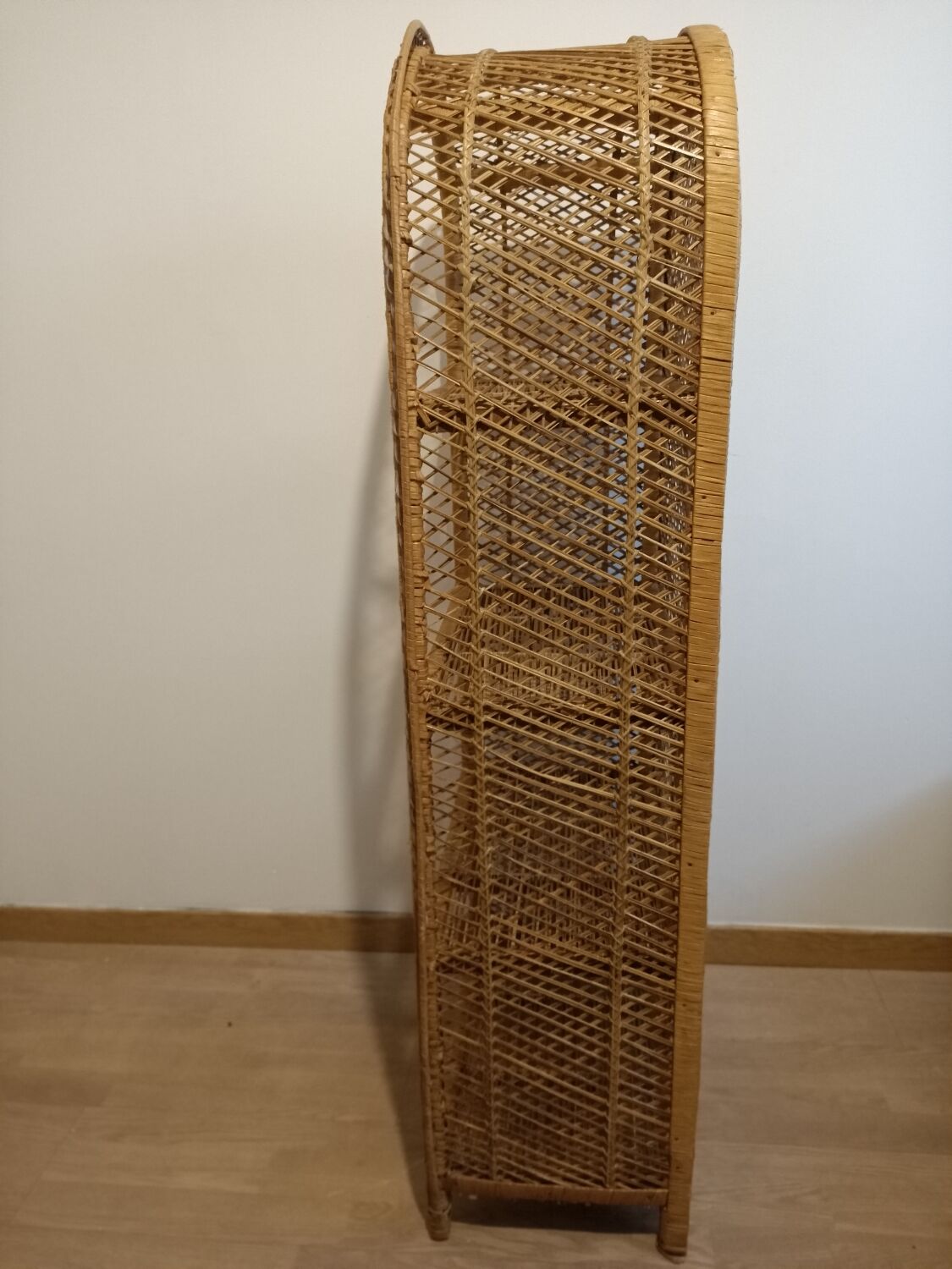 Round rattan shelf
