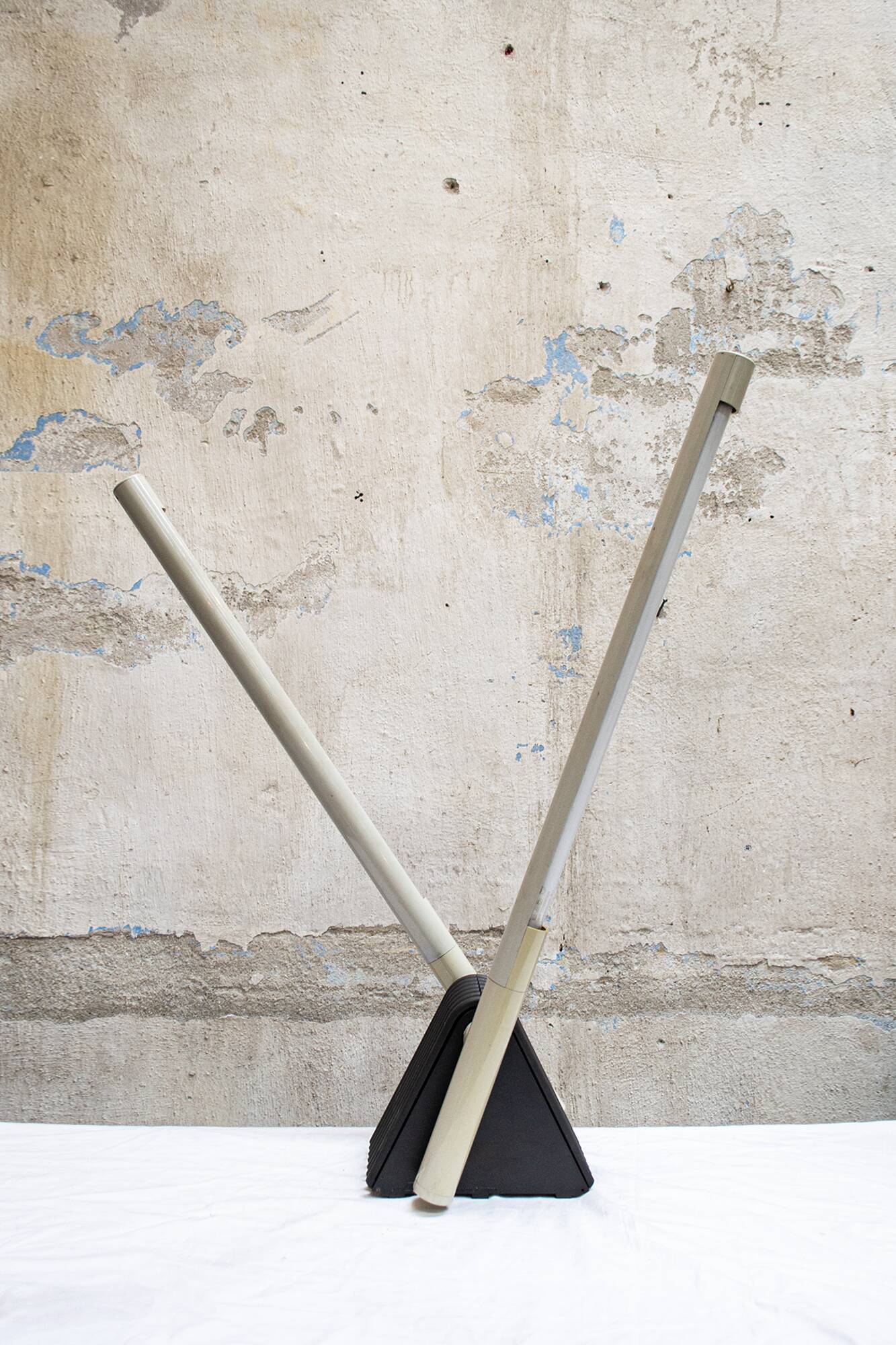 Lampada da tavolo Sistema Flu di Rodolfo Bonetto per Luci Italia 1981