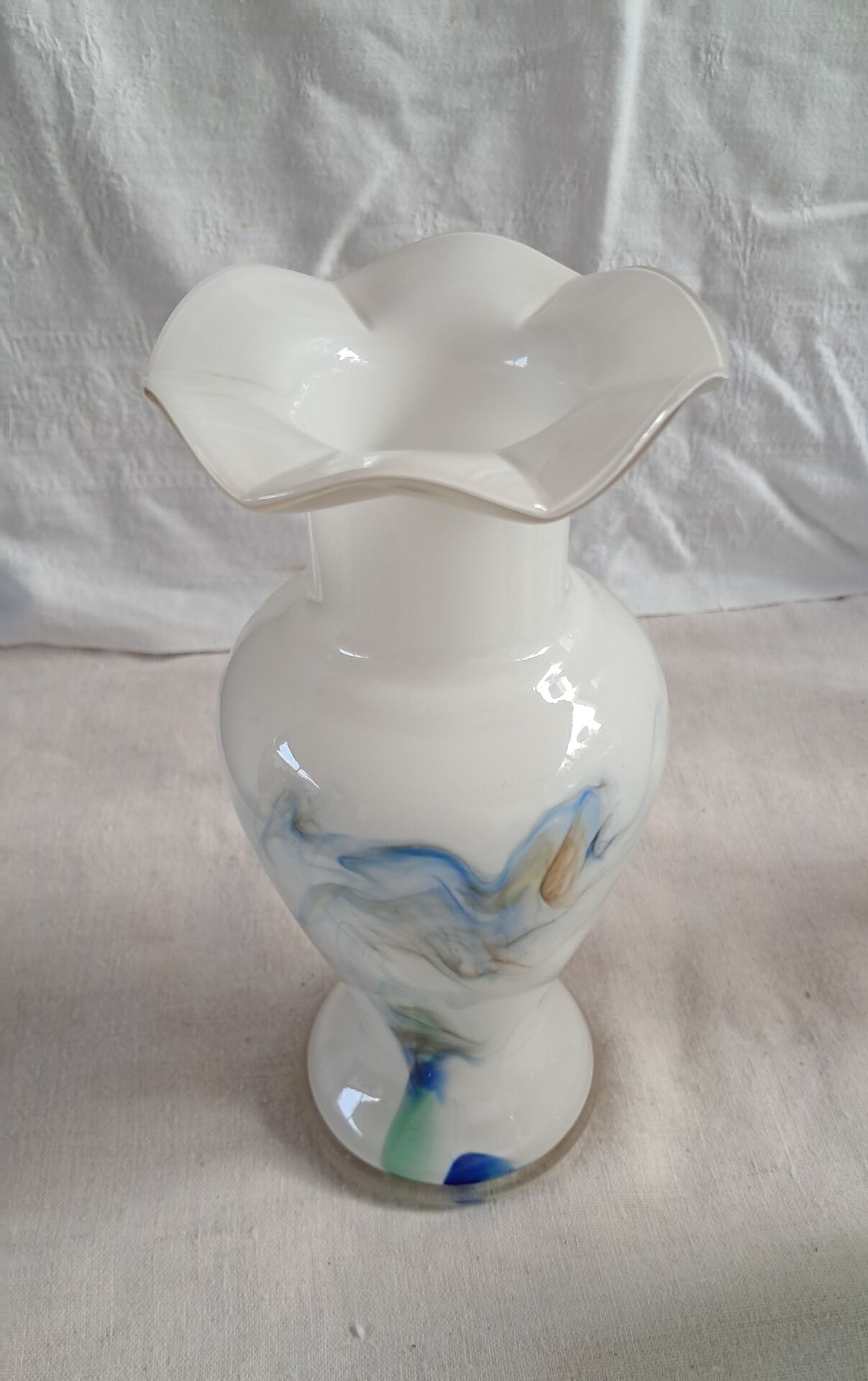Vintage white opaline vase with marbled decoration – 1970s/1980s