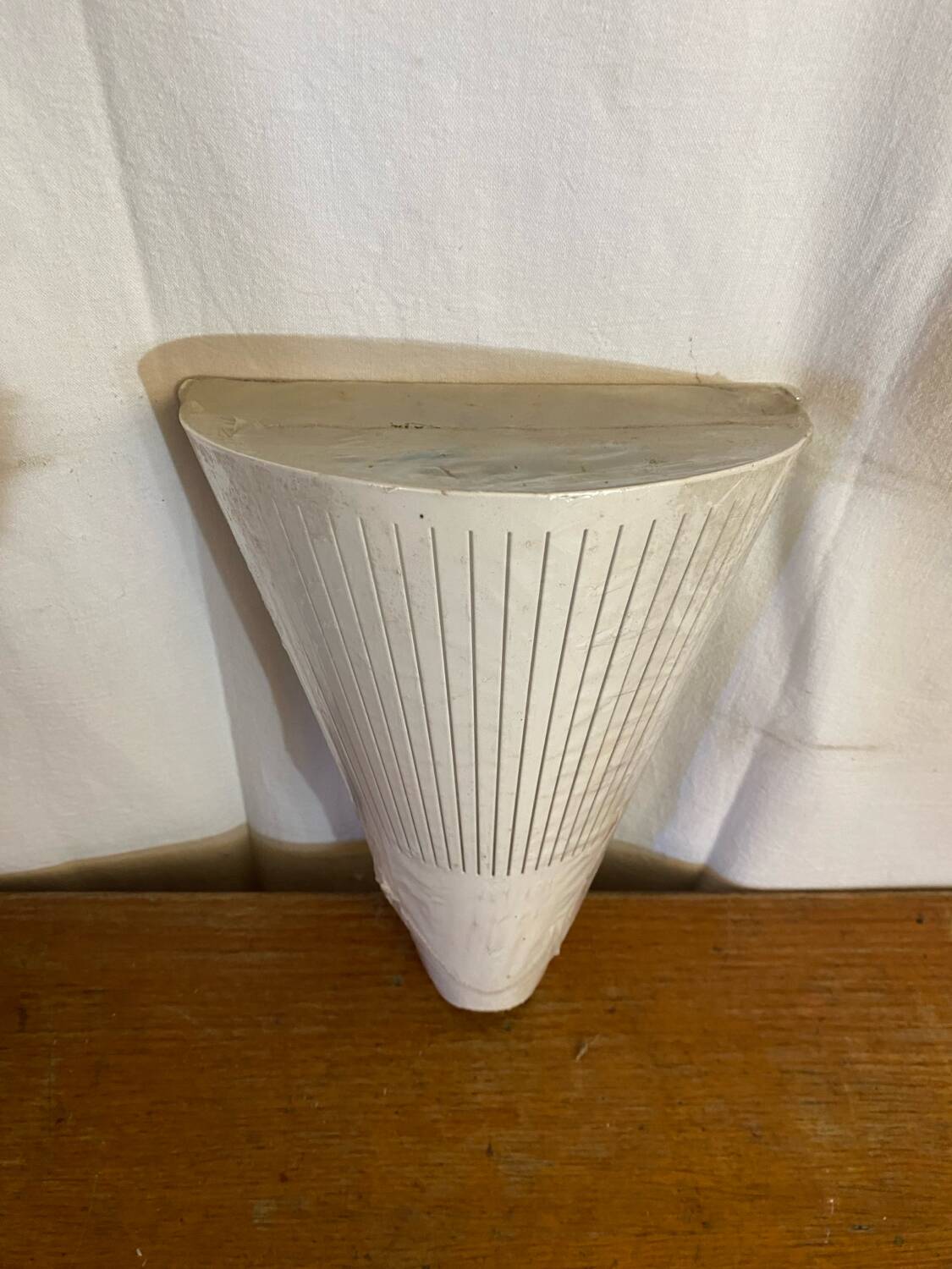 Antique KLYKA white metal wall light