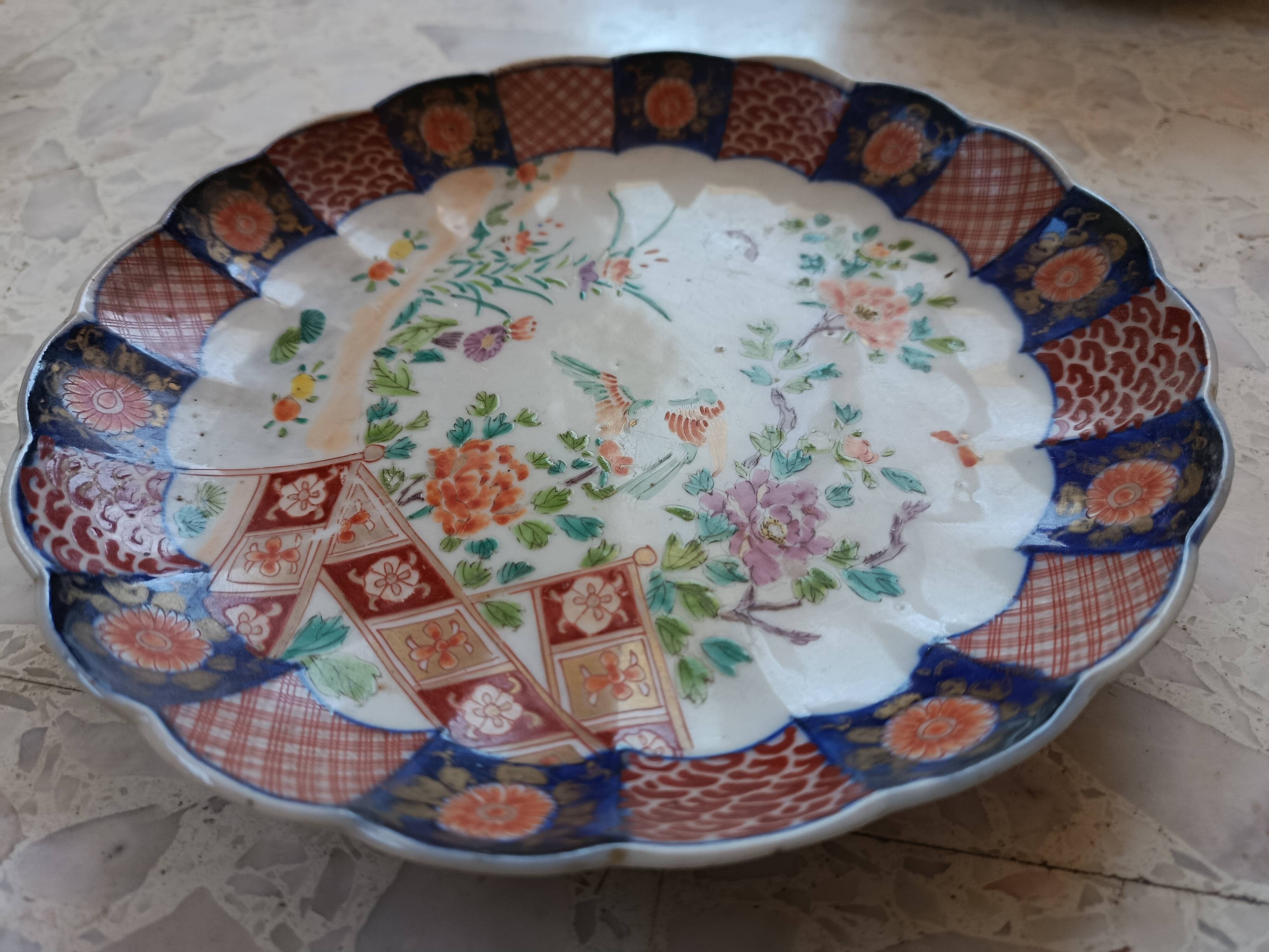 Scalloped plate, IMARI porcelain, JAPAN, 19th / 20th century, bird and flower motifs