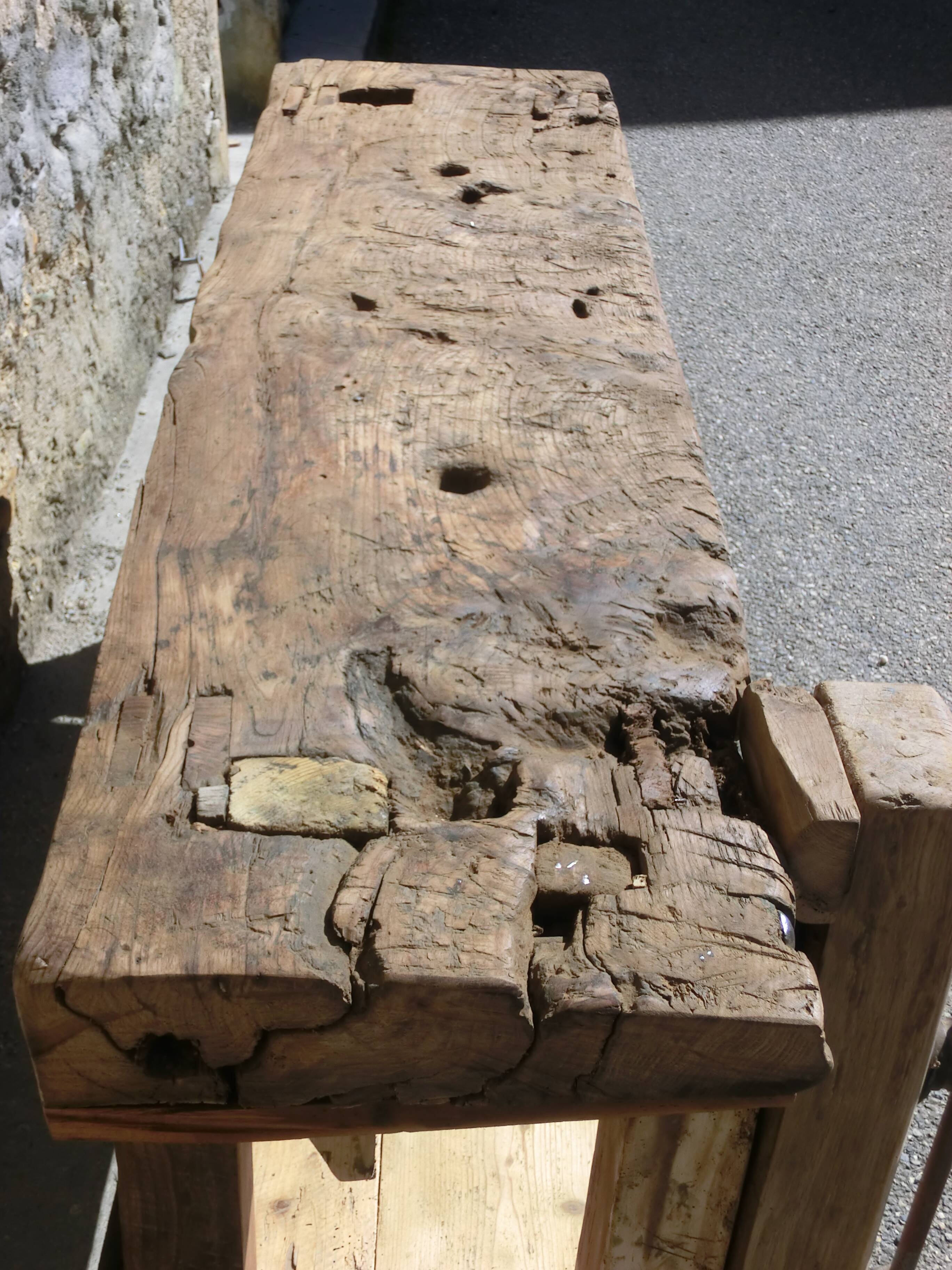 Very old oak carpenter's workbench - A charming piece of trade furniture.