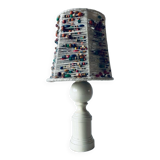 Lampe en bois tourné et perles