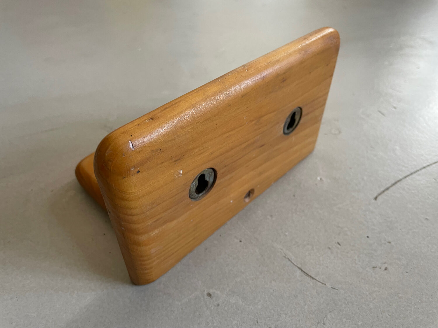 Wall-mounted wooden soap dish