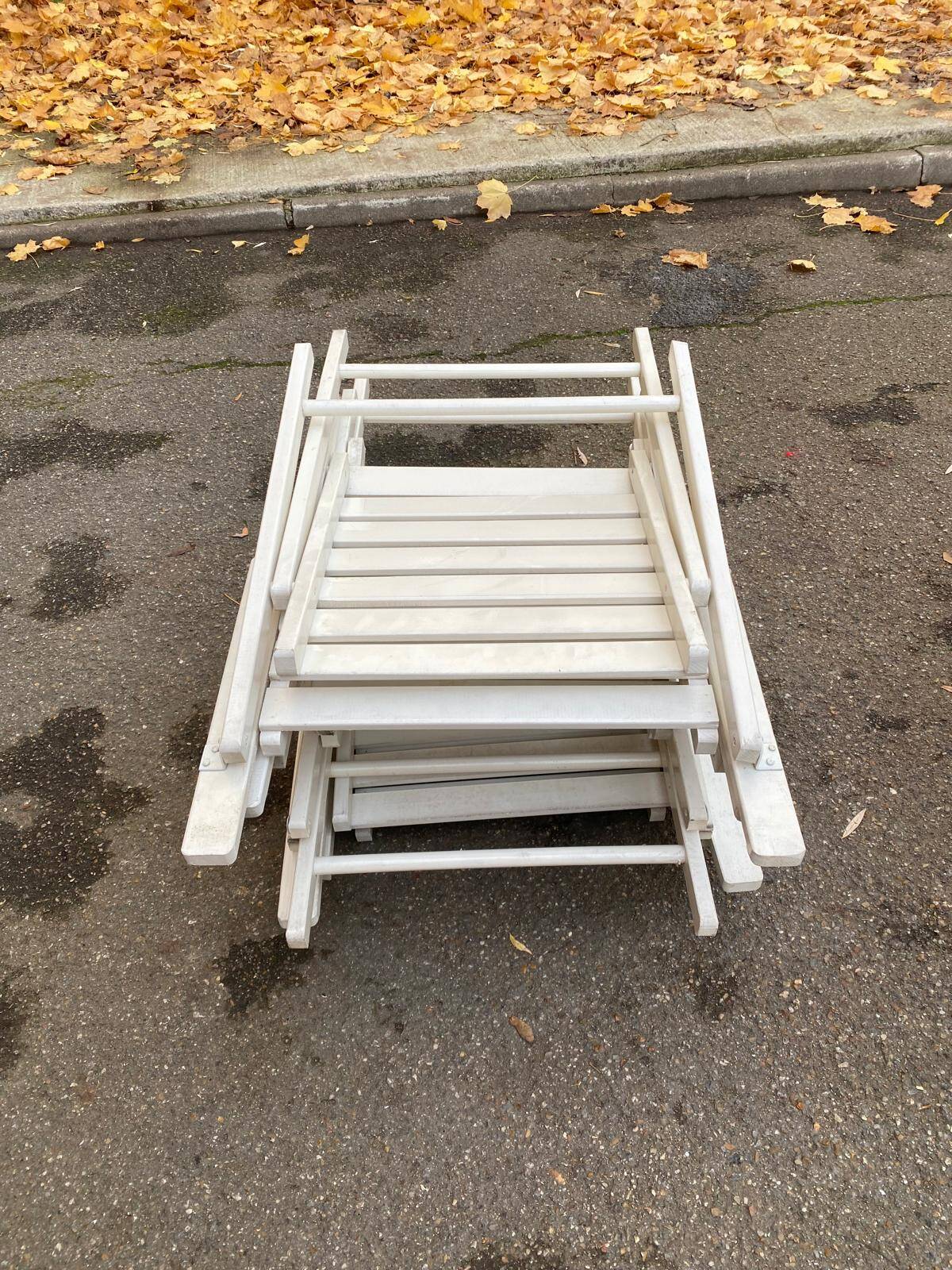 4 folding garden chairs in solid white wood