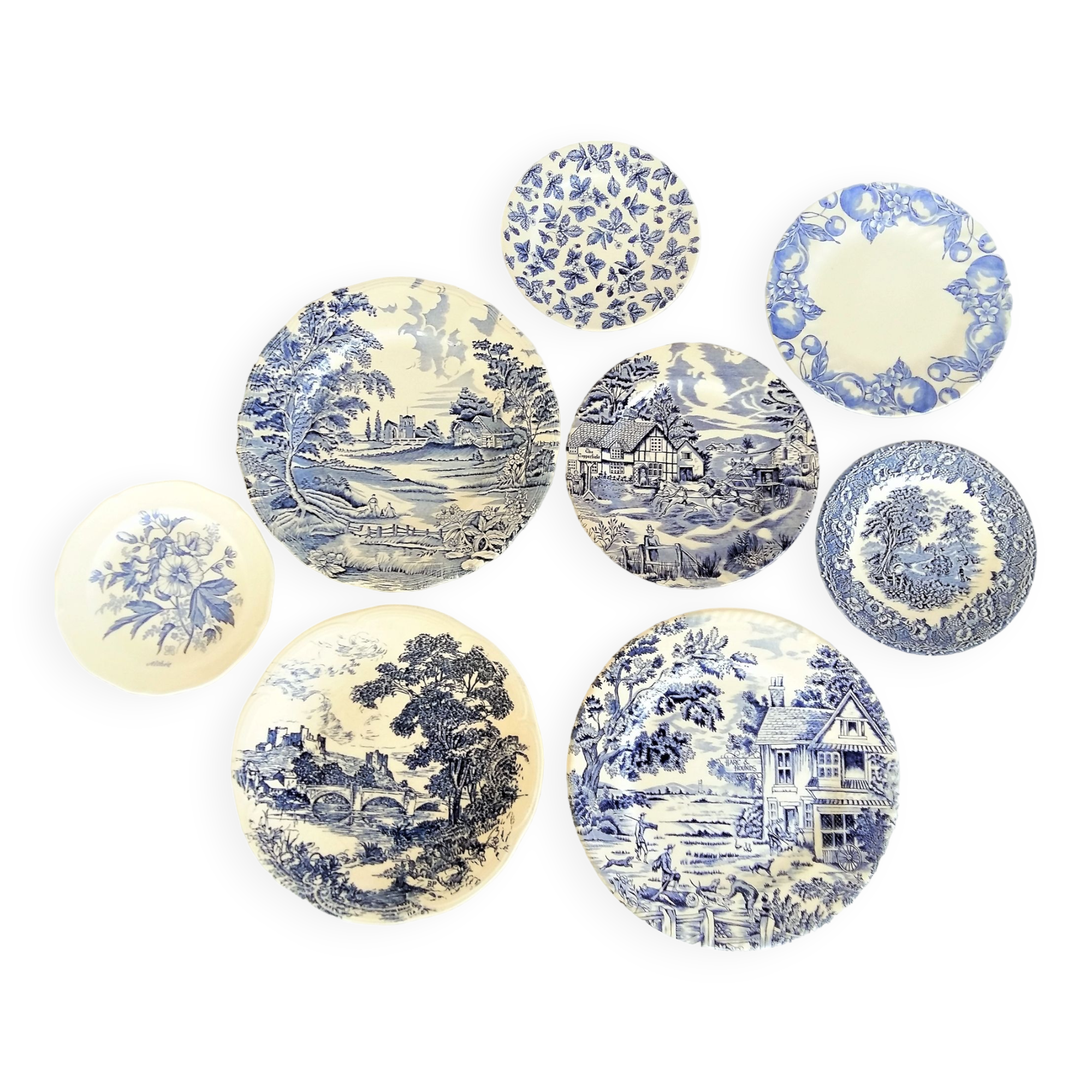 Huit assiettes bleues et blanches dépareillées