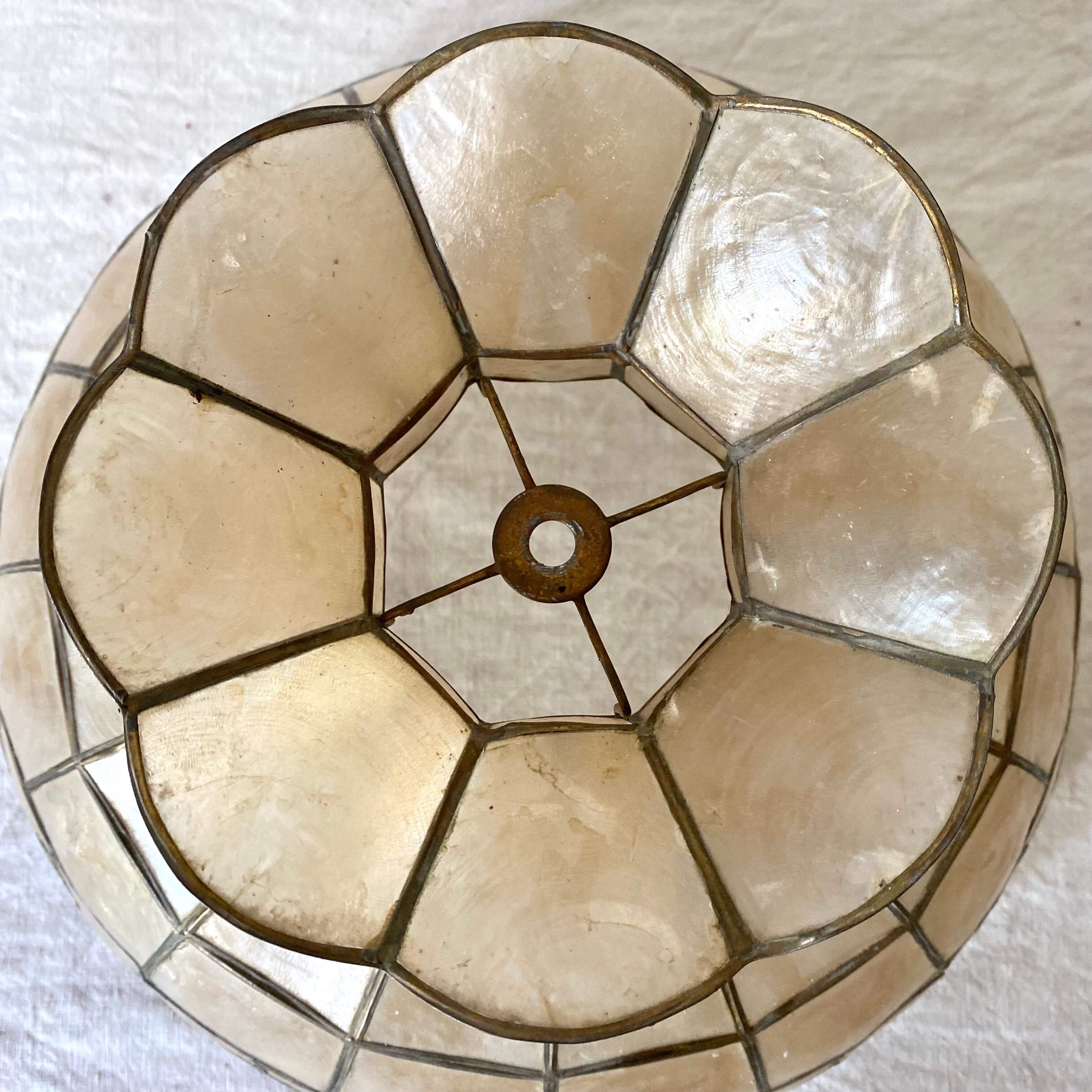 Abat jour, mother-of-pearl and brass suspension