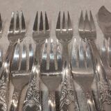 12 forks, 12 fish knives, silver-plated metal, rocaille pattern
