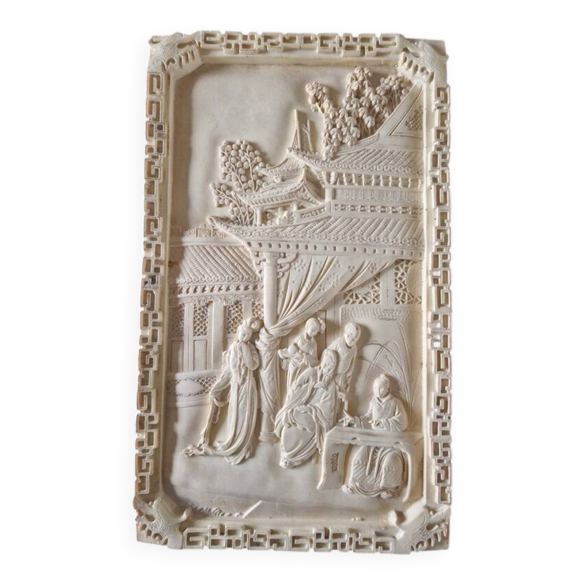 Plaque en résine sculpté dans le goût de la Chine