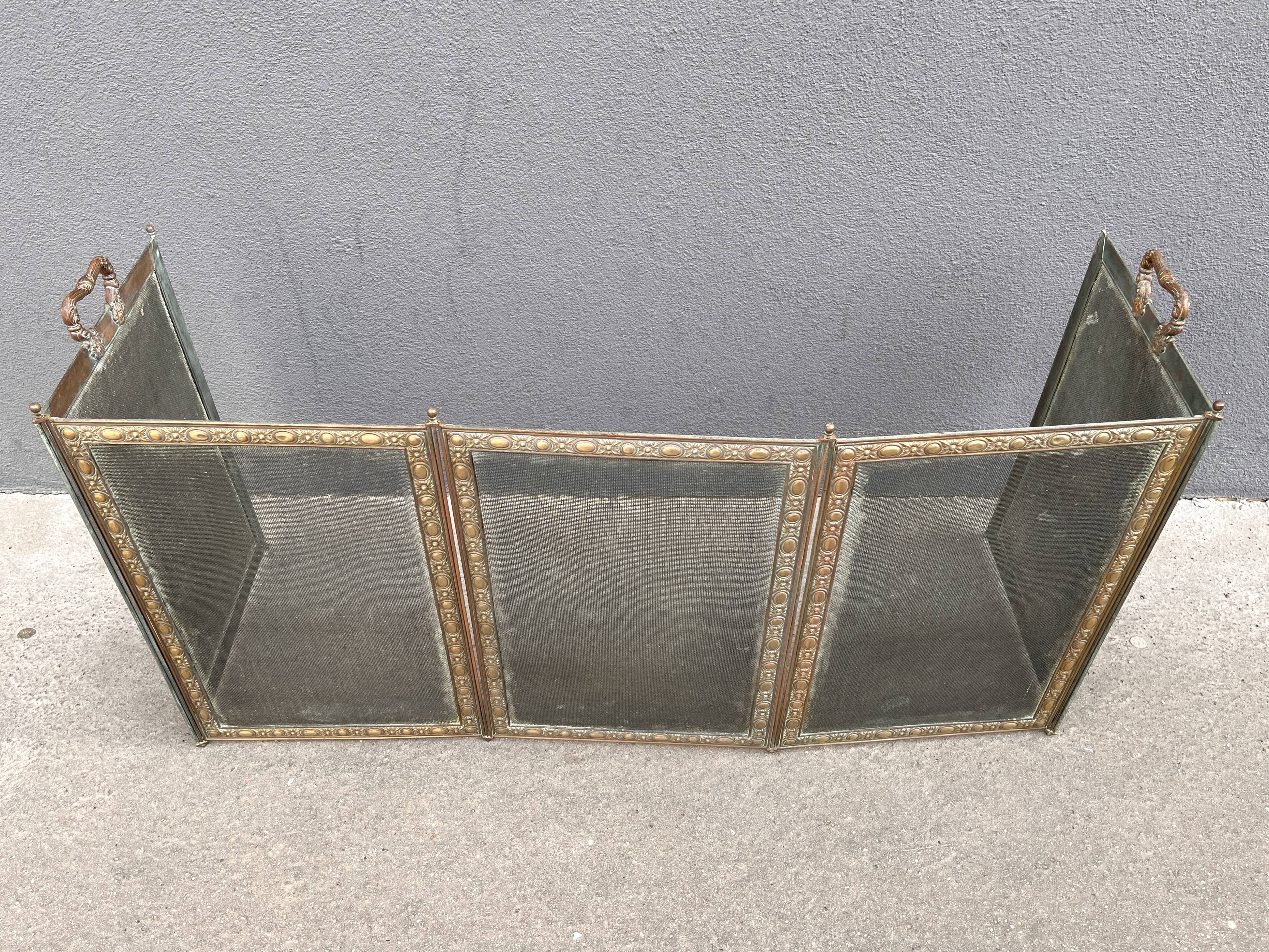 Antique fireplace screen in copper and brass from the 19th century.
