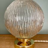 Lampe à poser globe vintage en verre strié