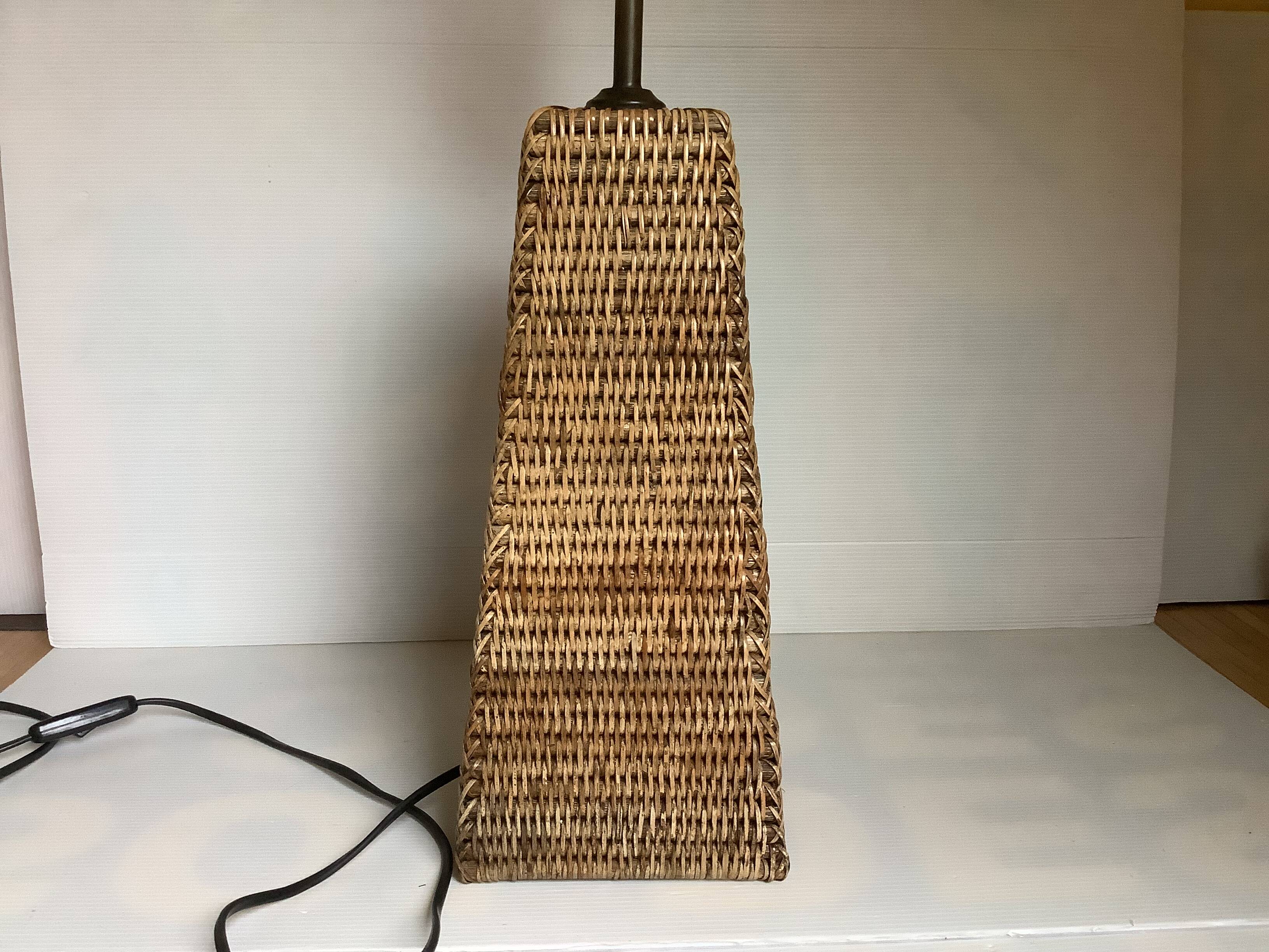 Pyramid lamp base in rattan