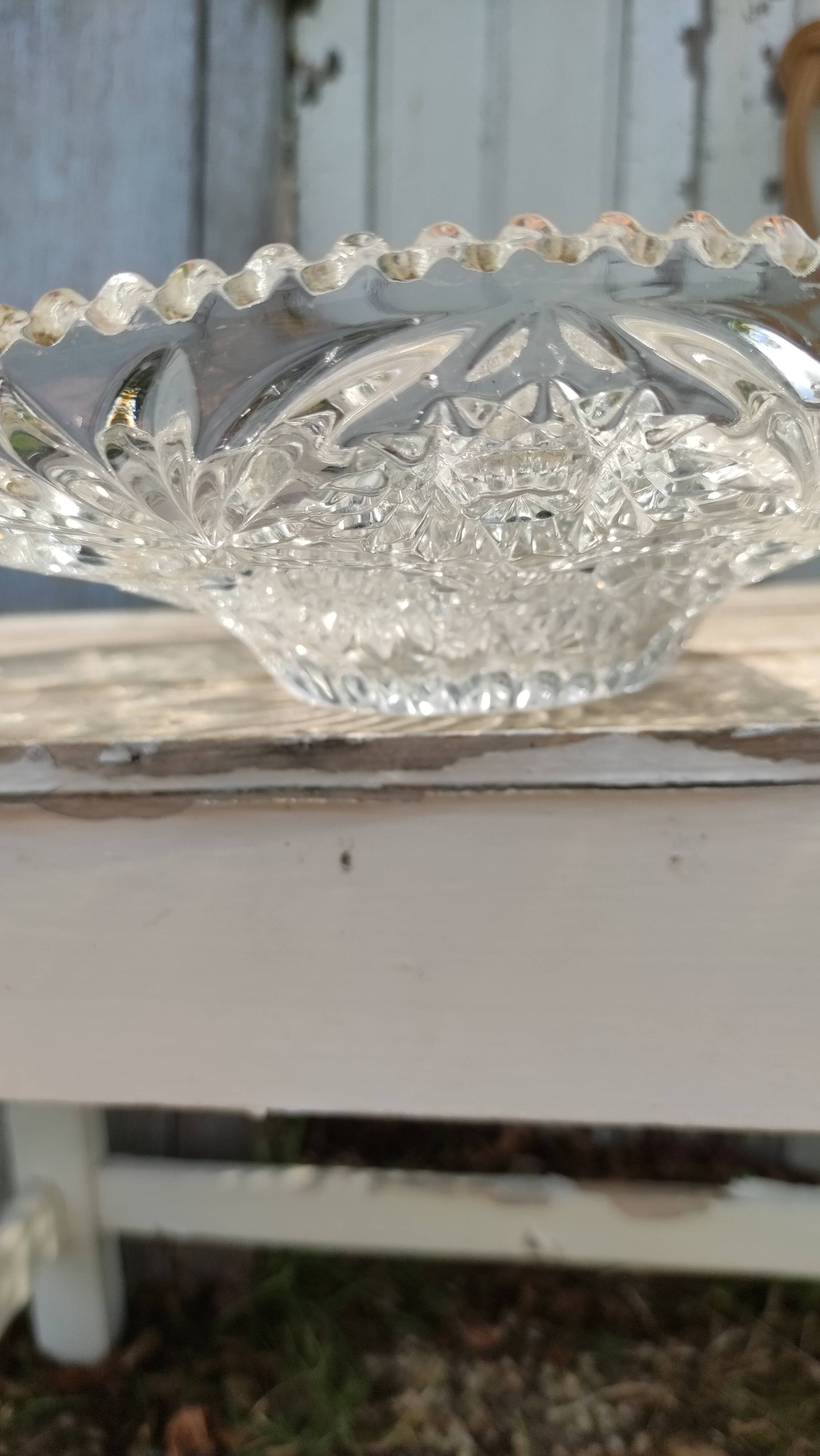 Presentation dish in cut crystal
