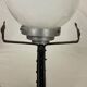 Lampe art nouveau art déco en fer forgé globe blanc