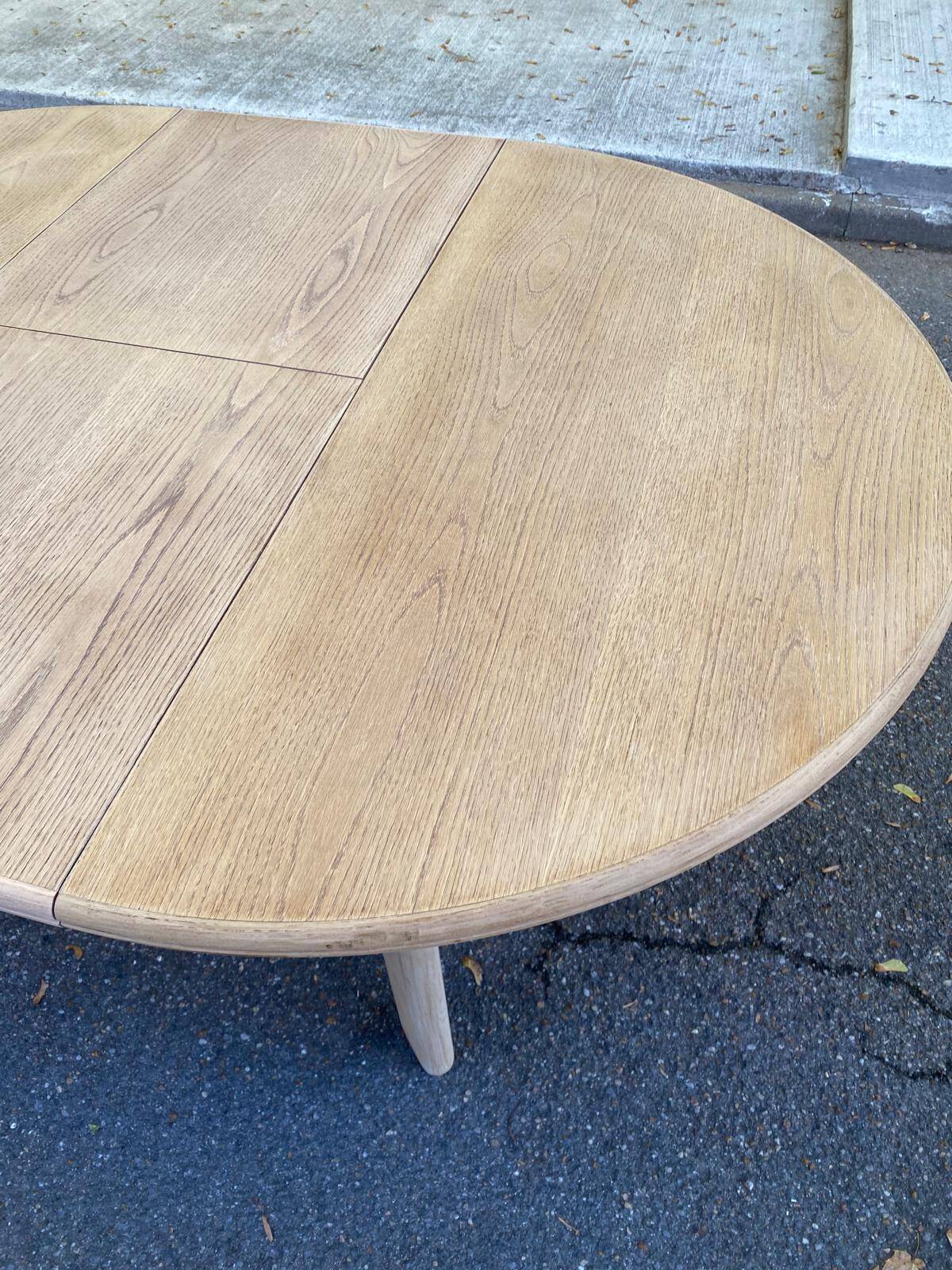 Scandinavian round extendable dining table stripped in oak 1980