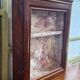 Vitrine murale en bois et toile de Jouy