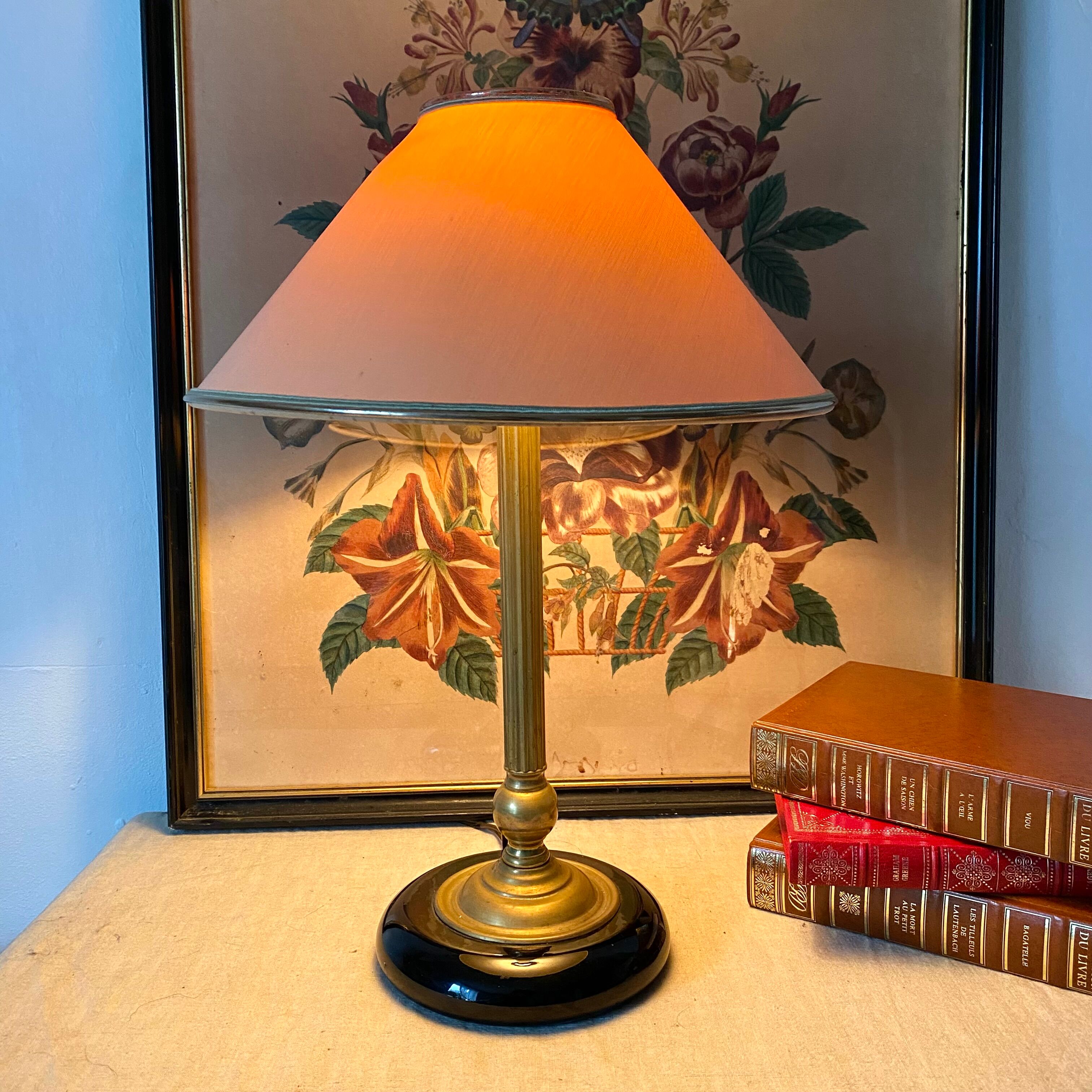Antique living room lamp in bronze and ceramic