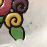 Plat décoratif en faïence  émaux avec marque au dos